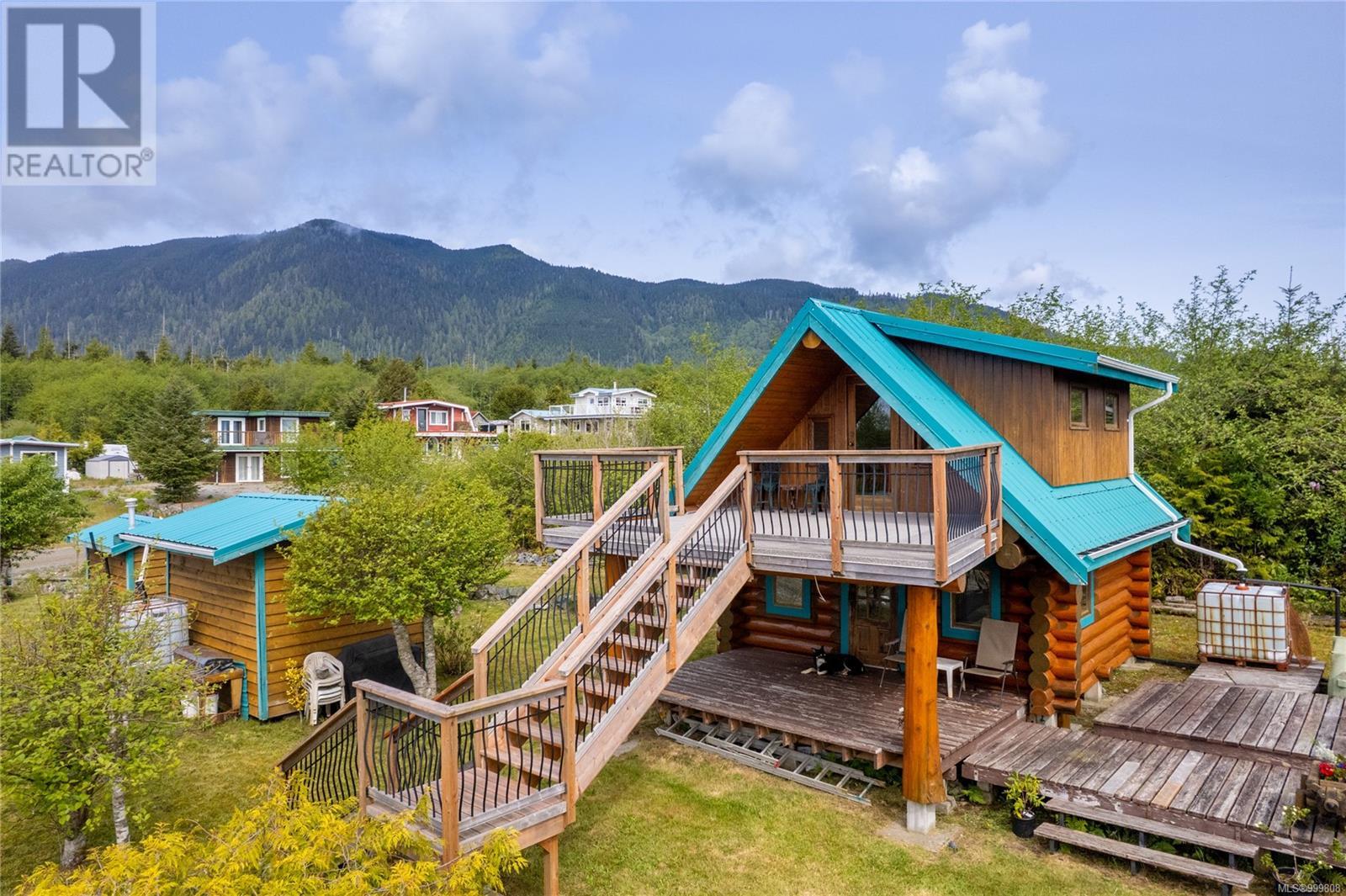 1082 Sixth Ave, Ucluelet, British Columbia  V0R 3A0 - Photo 2 - 999808