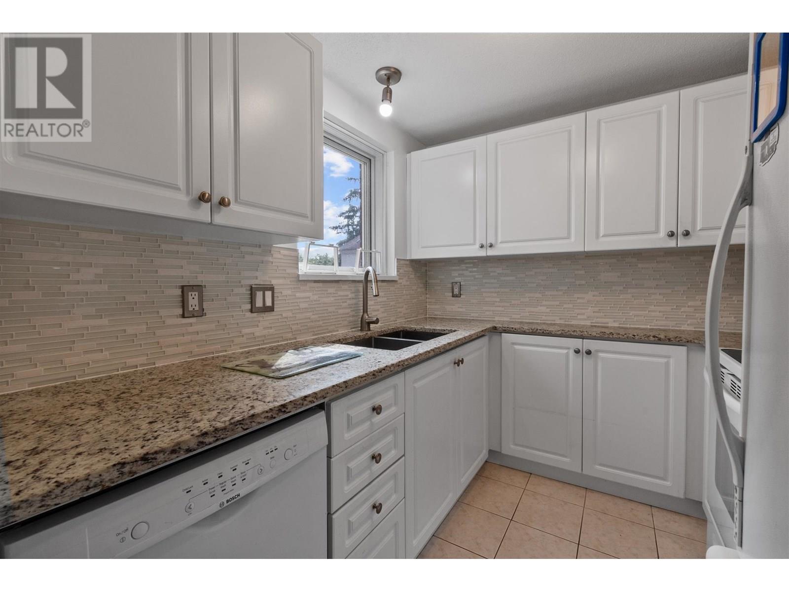 Property at 13 7077 BERESFORD STREET image 5