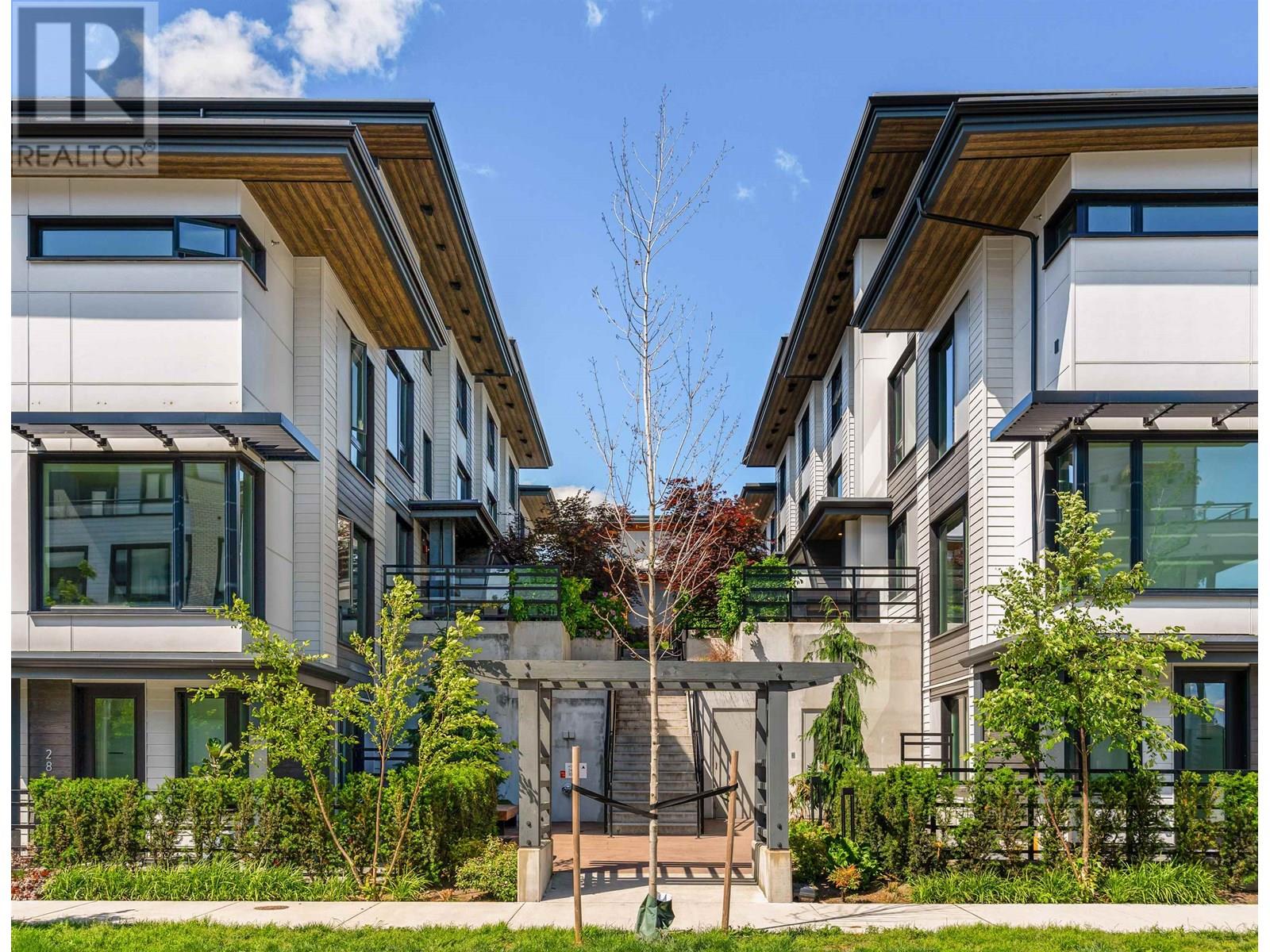 26 528 E 2ND STREET, North Vancouver, British Columbia