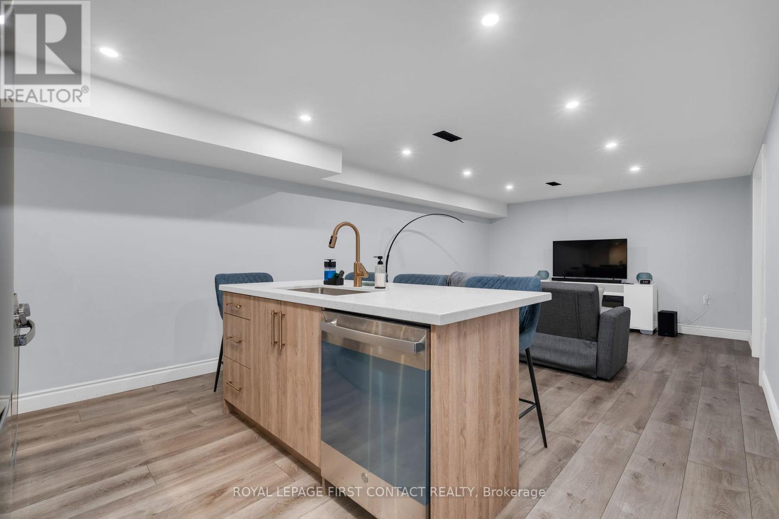 26 Ottaway Avenue, Barrie, Ontario  L4M 2W7 - Photo 22 - S12215398