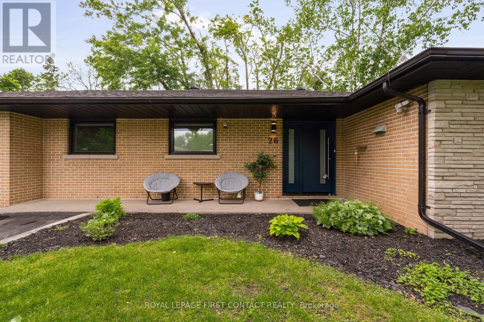 26 Ottaway Avenue, Barrie, Ontario  L4M 2W7 - Photo 3 - S12215398