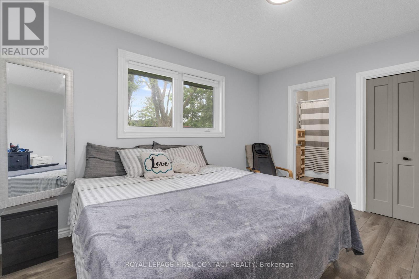 26 Ottaway Avenue, Barrie, Ontario  L4M 2W7 - Photo 12 - S12215398