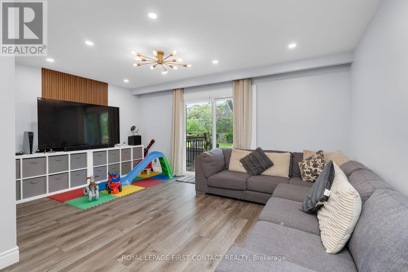 26 Ottaway Avenue, Barrie, Ontario  L4M 2W7 - Photo 9 - S12215398