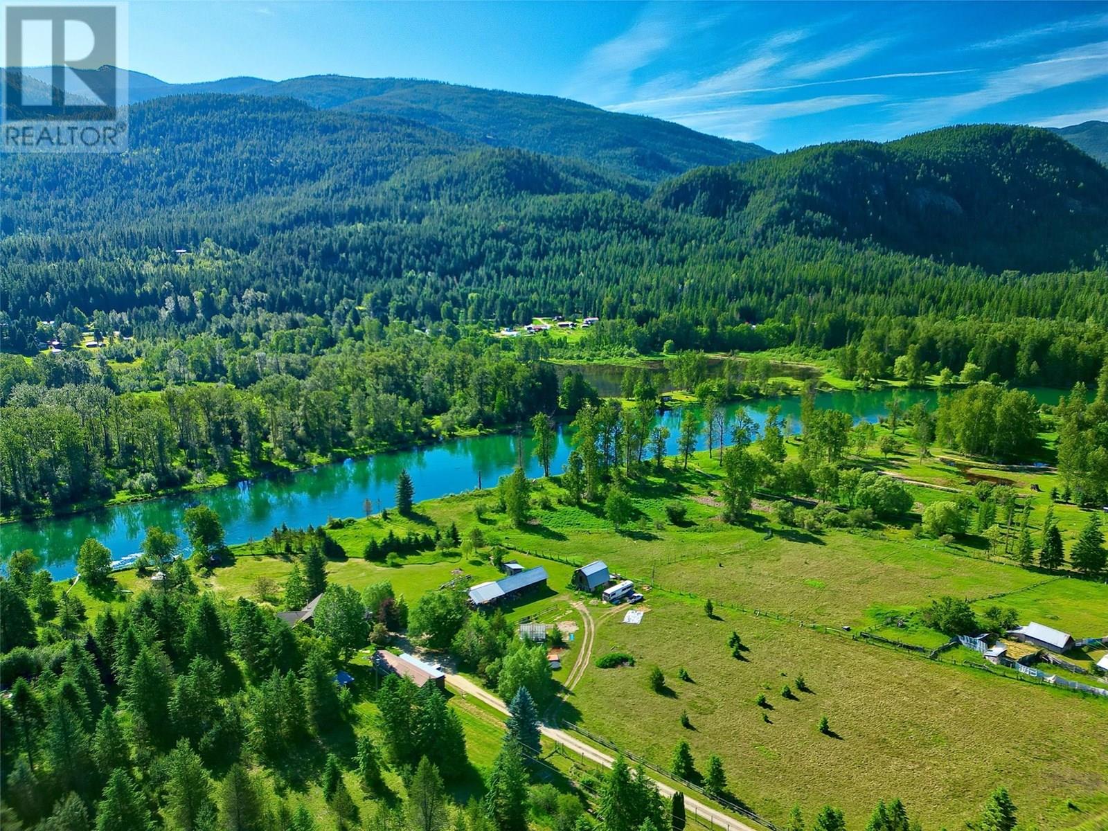 6702 APPLEDALE LOWER Road, Winlaw, British Columbia