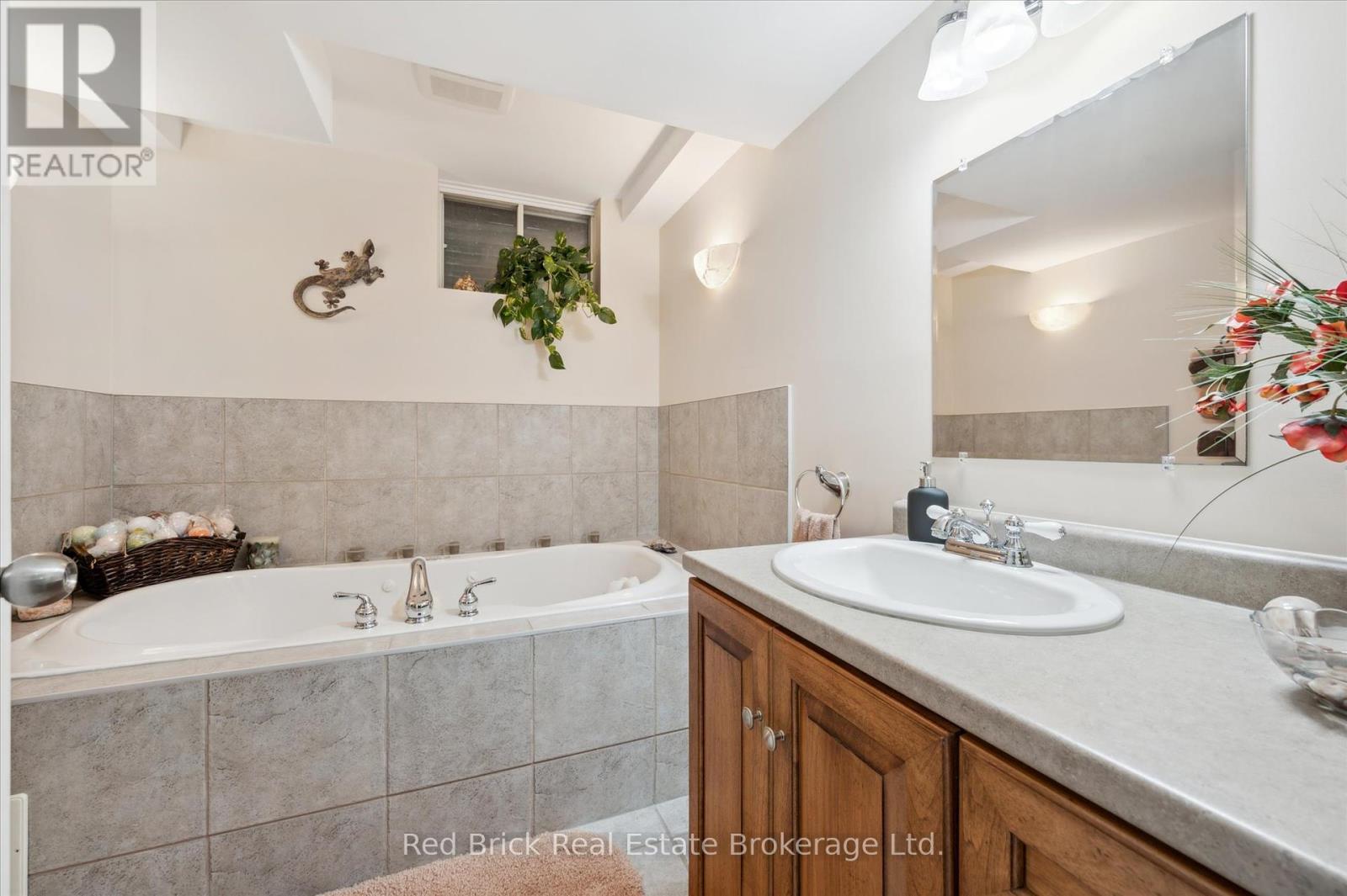 63 Flaherty Drive, Guelph, Ontario  N1H 8K6 - Photo 34 - X12217359