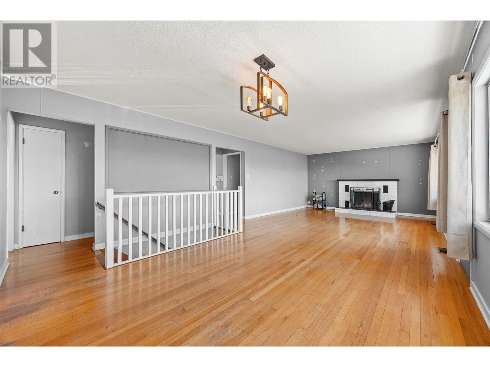 Property at 1445 Glenview Avenue image 5