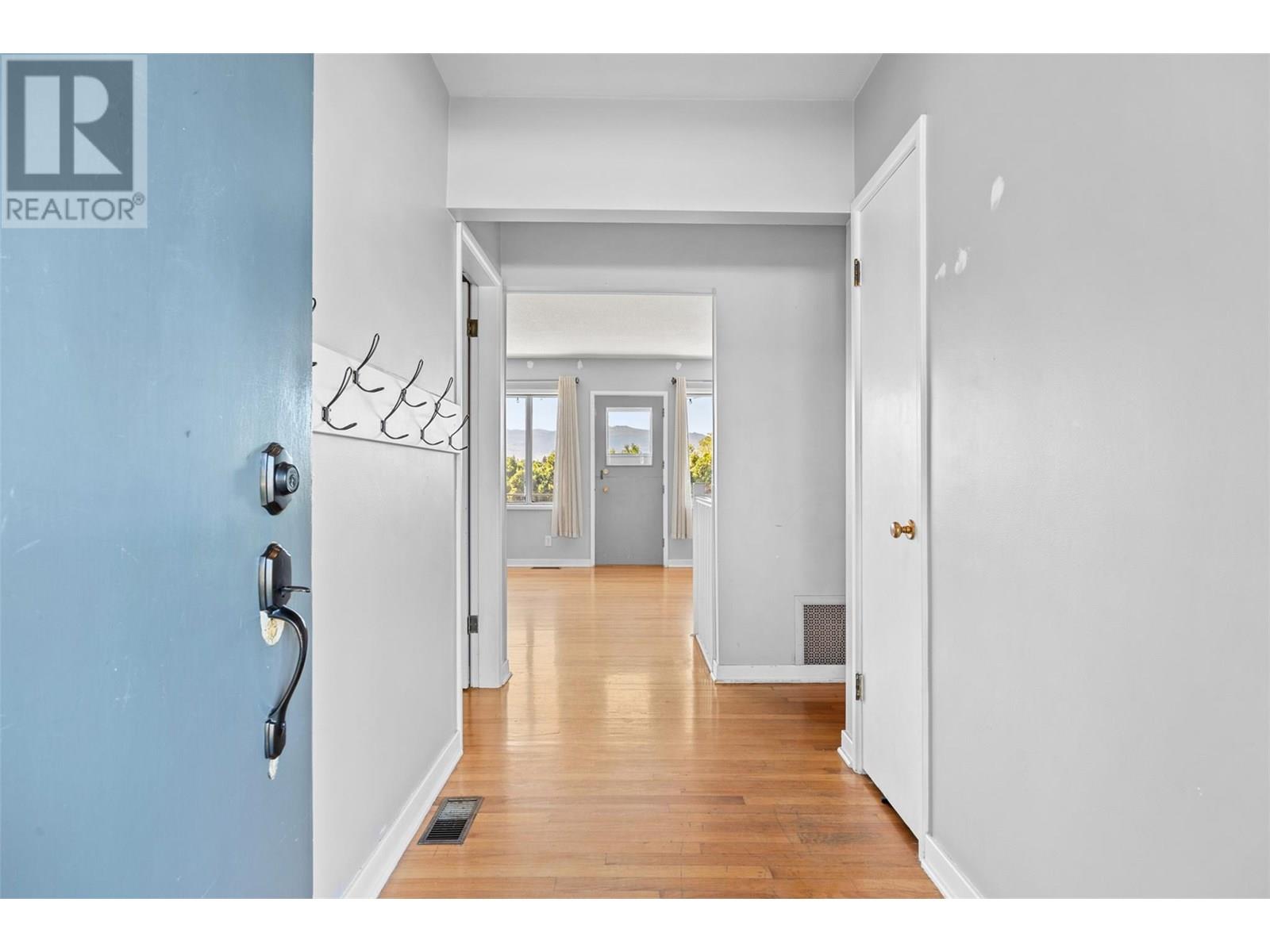 Property at 1445 Glenview Avenue image 4