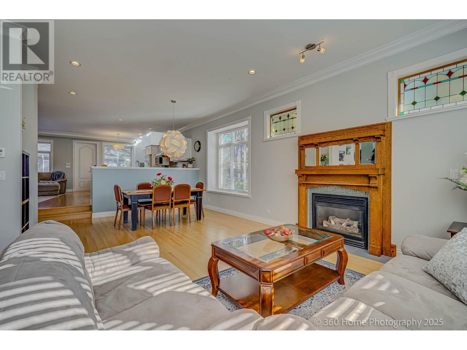 Listing Picture 3 of 31 : 4203 W 14TH AVENUE, Vancouver / 溫哥華 - 魯藝地產 Yvonne Lu Group - MLS Medallion Club Member