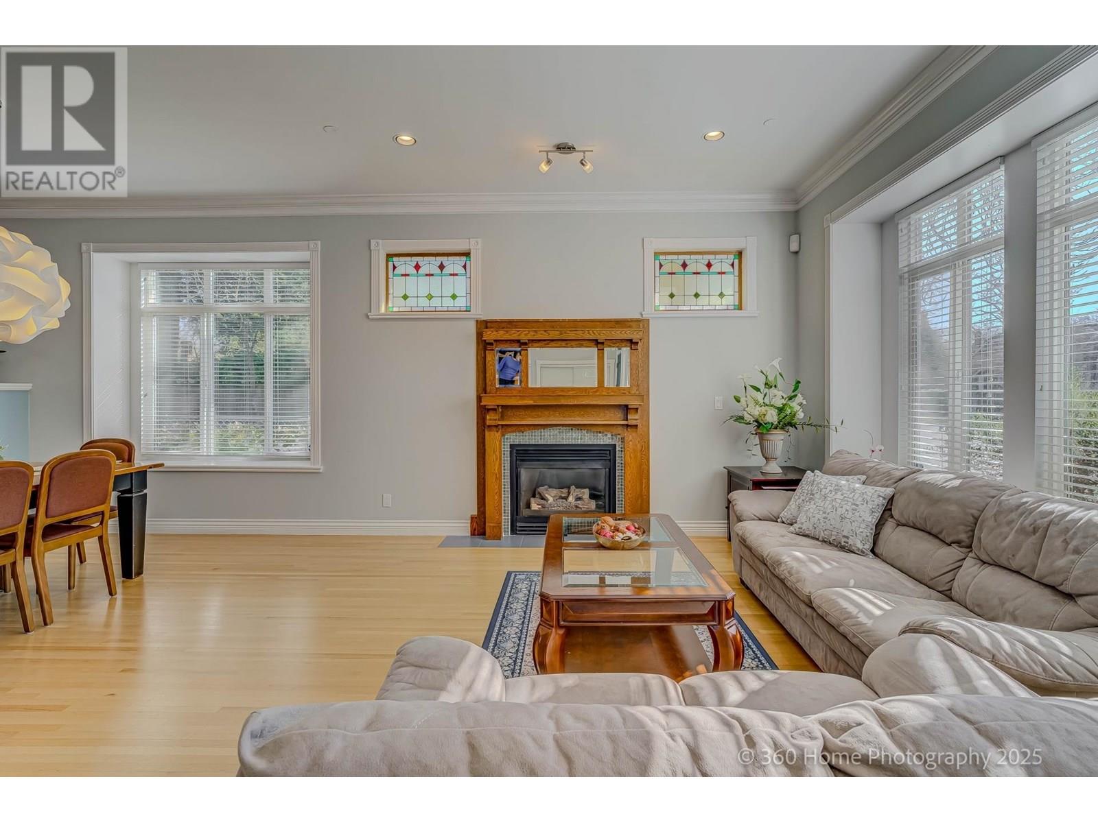 Listing Picture 4 of 31 : 4203 W 14TH AVENUE, Vancouver / 溫哥華 - 魯藝地產 Yvonne Lu Group - MLS Medallion Club Member