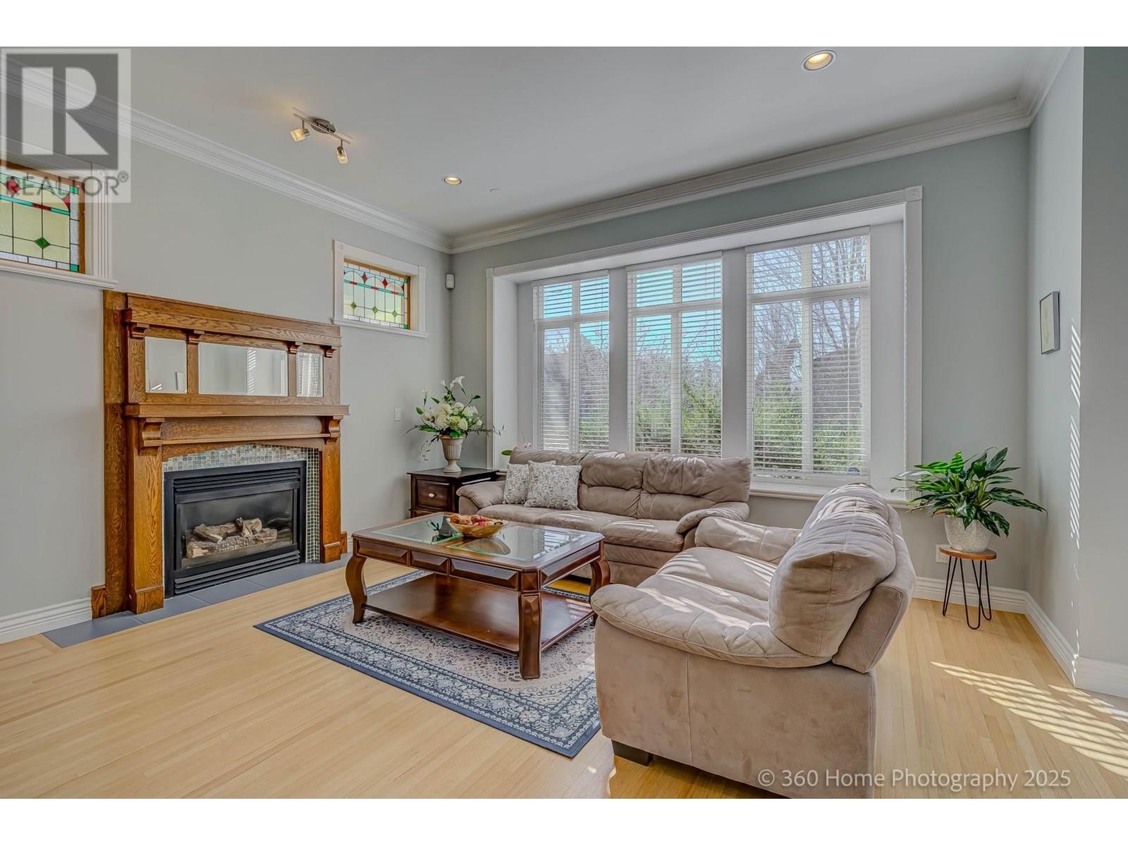 Listing Picture 2 of 31 : 4203 W 14TH AVENUE, Vancouver / 溫哥華 - 魯藝地產 Yvonne Lu Group - MLS Medallion Club Member