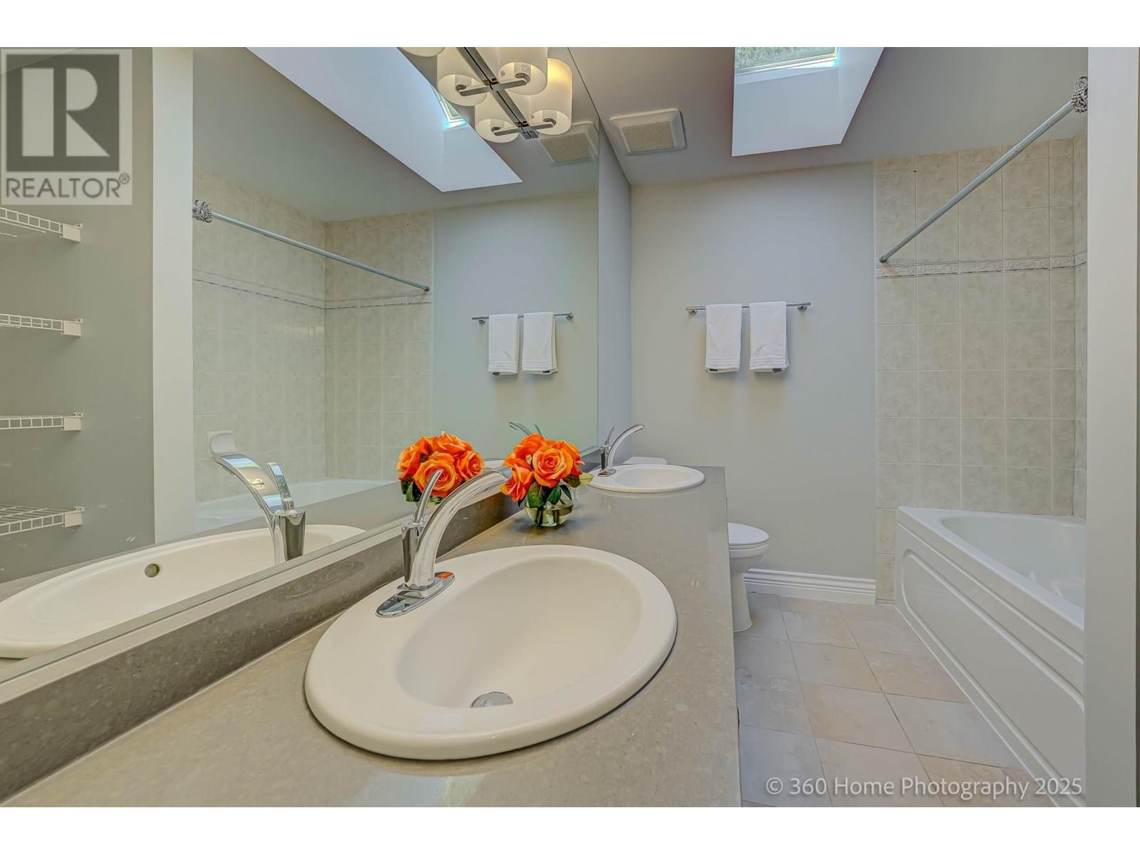 Listing Picture 16 of 31 : 4203 W 14TH AVENUE, Vancouver / 溫哥華 - 魯藝地產 Yvonne Lu Group - MLS Medallion Club Member