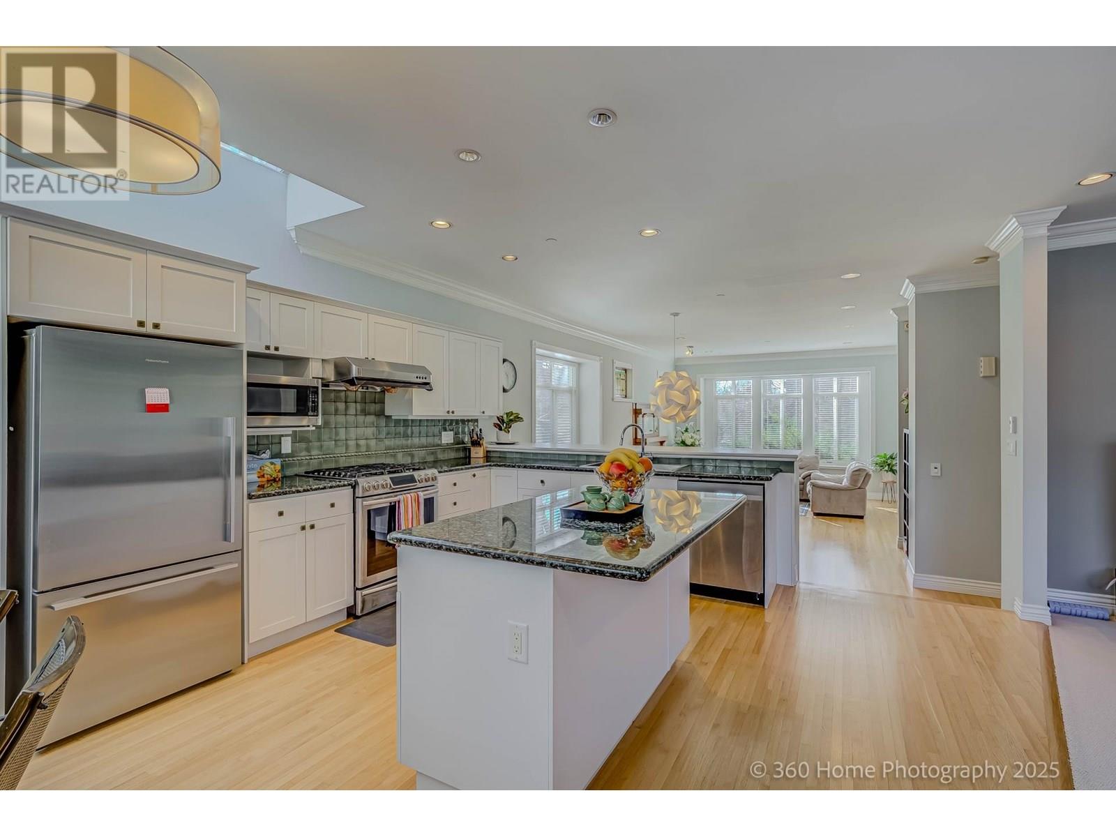 Listing Picture 6 of 31 : 4203 W 14TH AVENUE, Vancouver / 溫哥華 - 魯藝地產 Yvonne Lu Group - MLS Medallion Club Member