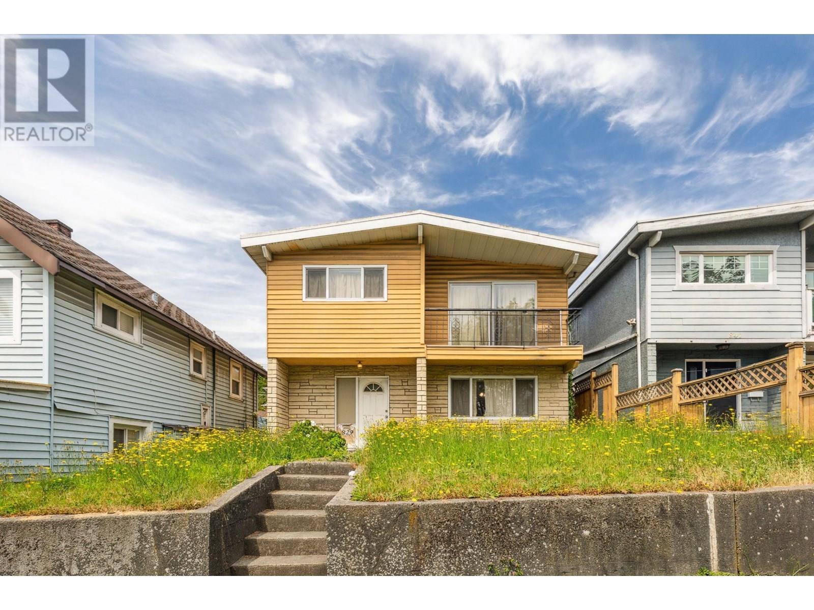 829 SE MARINE DRIVE, Vancouver, British Columbia