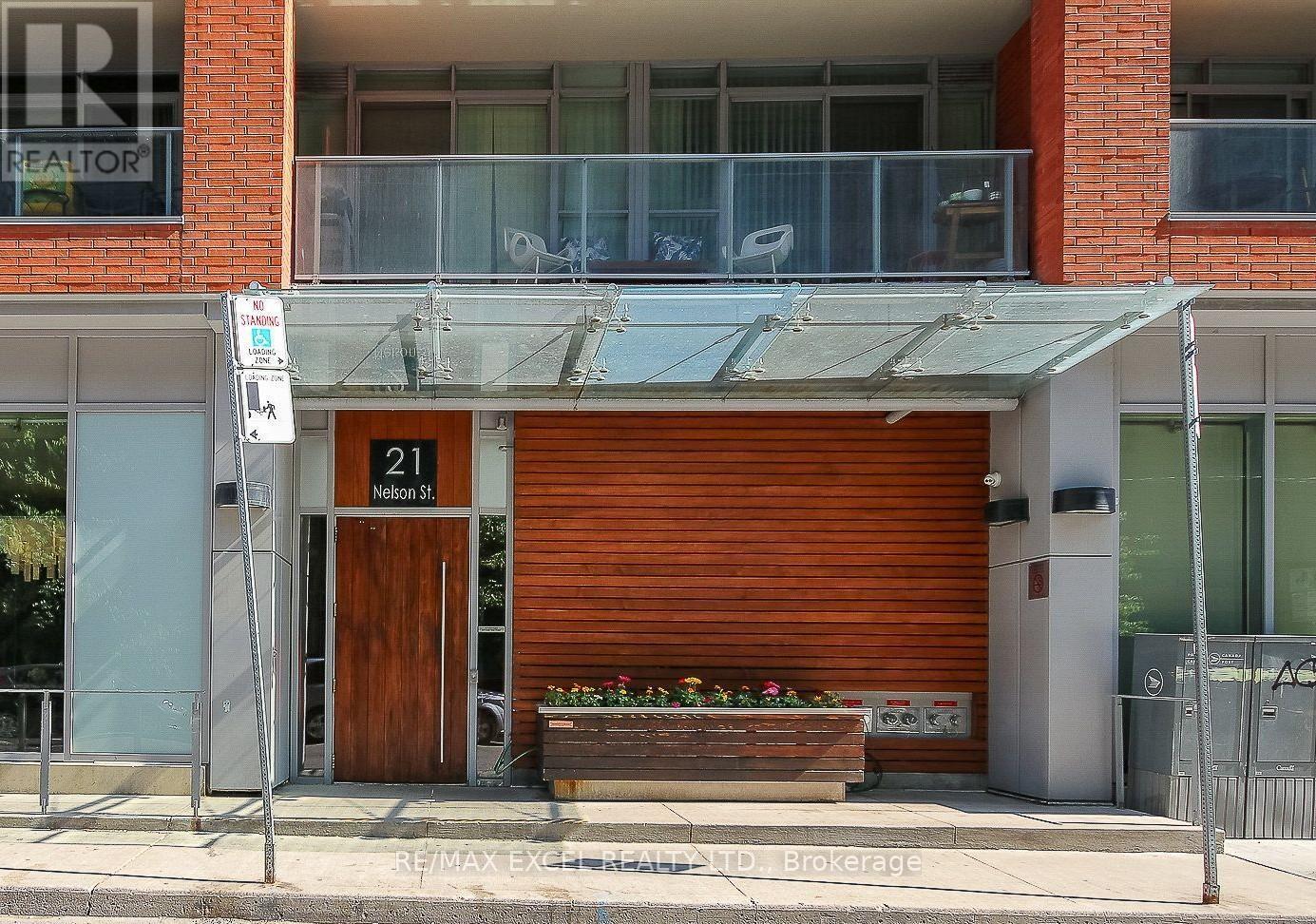322 - 21 Nelson Street, Toronto, Ontario  M5V 1T8 - Photo 2 - C12217162