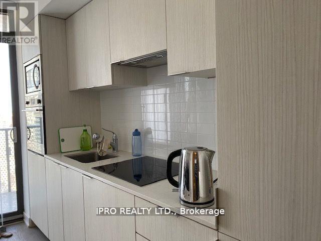 1912 - 11 Wellesley Street W, Toronto, Ontario  M4Y 0G4 - Photo 6 - C12217252