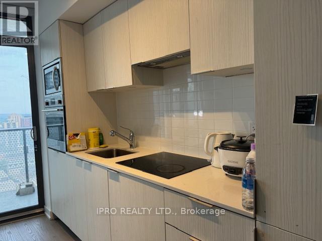 1912 - 11 Wellesley Street W, Toronto, Ontario  M4Y 0G4 - Photo 8 - C12217252