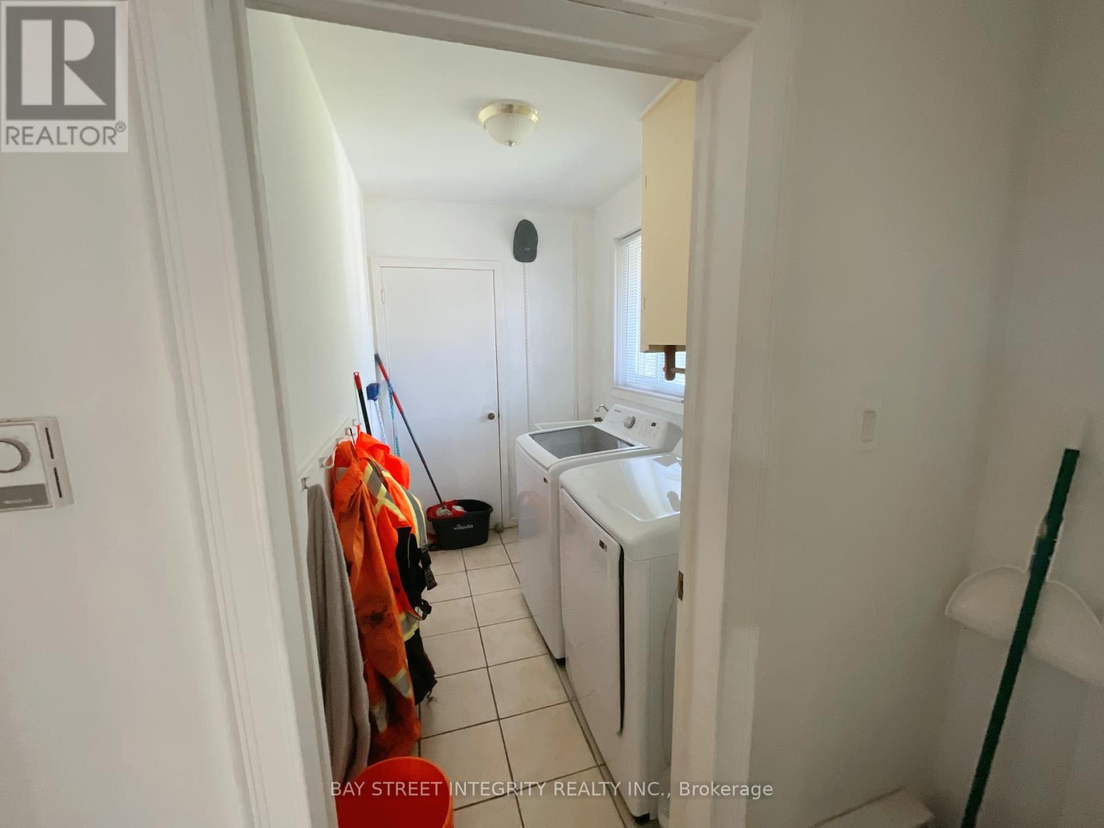 51 Wigmore Drive, Toronto, Ontario  M4A 2E6 - Photo 8 - C12189179