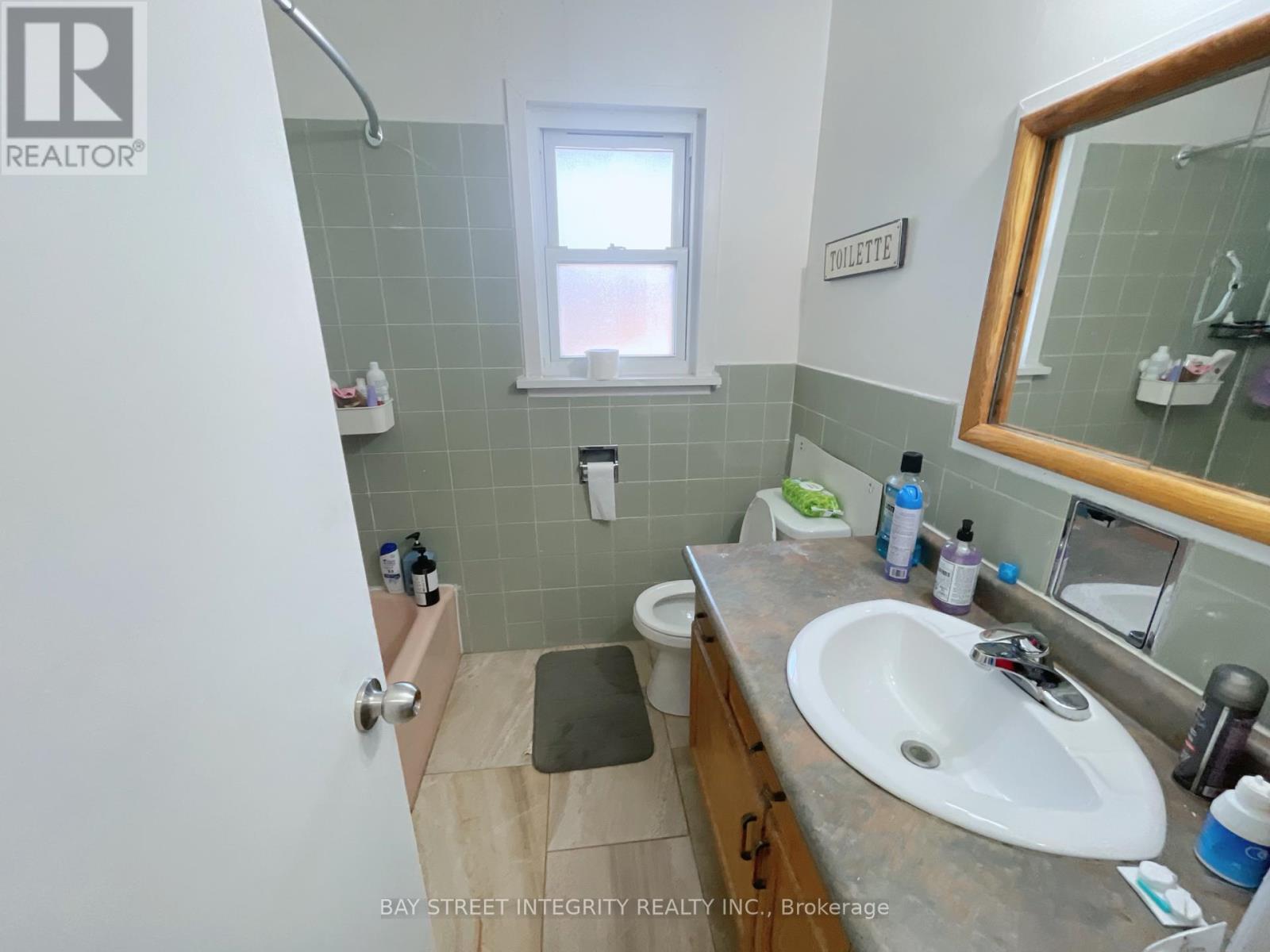 51 Wigmore Drive, Toronto, Ontario  M4A 2E6 - Photo 4 - C12189179