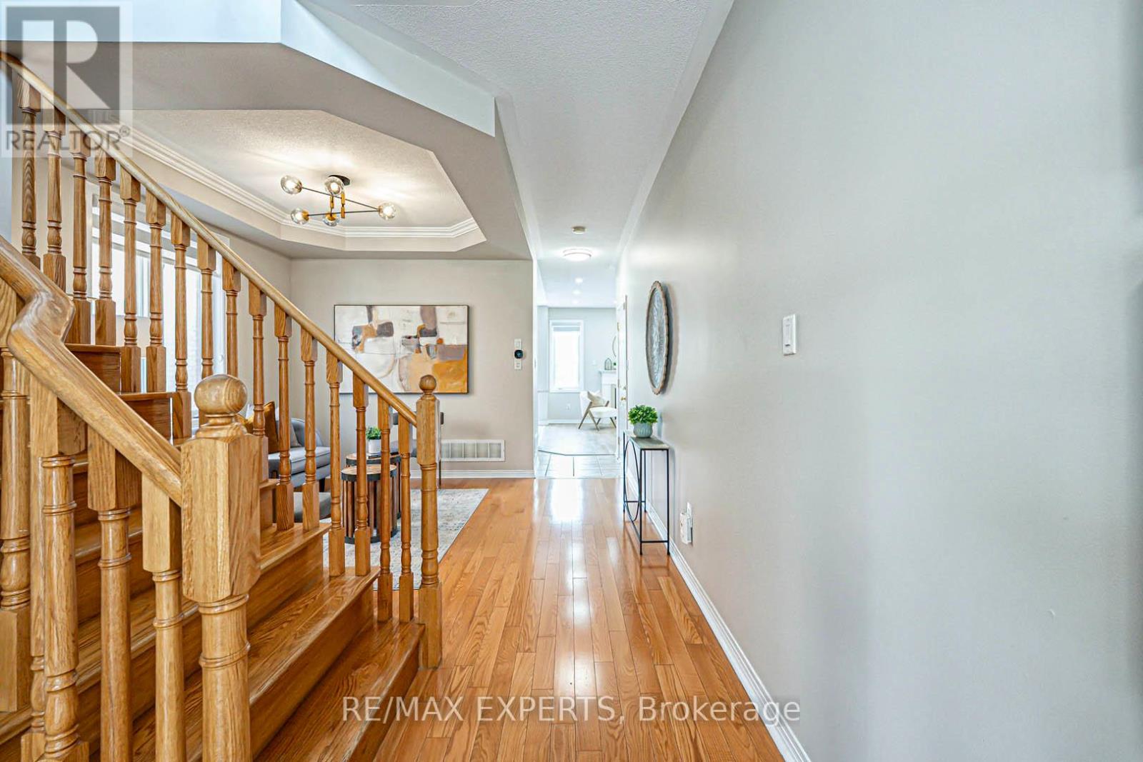 187 Hopecrest Road, Markham, Ontario  L6C 2V6 - Photo 3 - N12195900