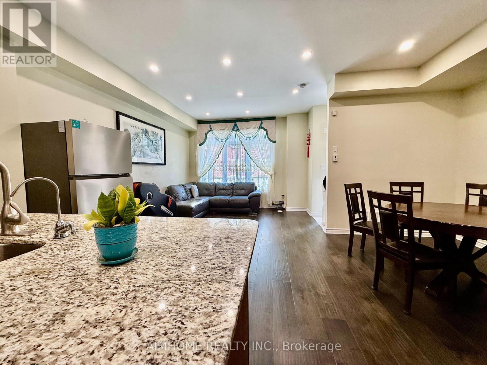 9 - 4 Eaton Park Lane, Toronto (L'amoreaux), Ontario  M1W 0A5 - Photo 5 - E12217309