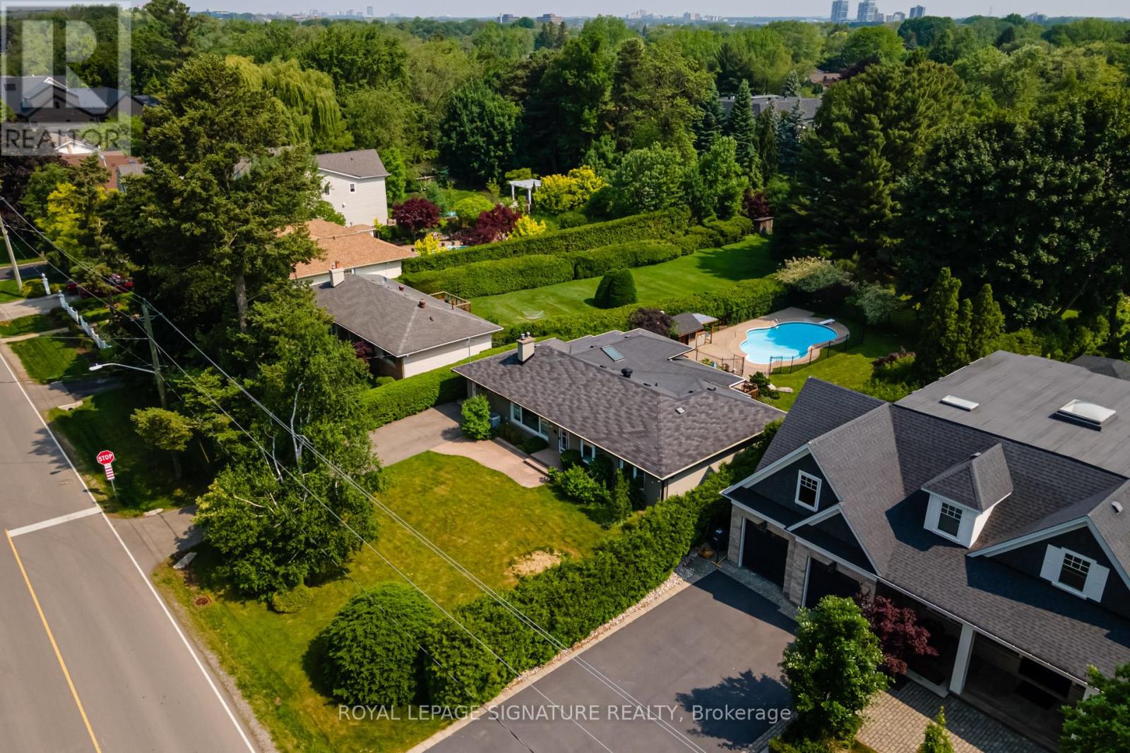 383 Maplehurst Avenue, Oakville (Br Bronte), Ontario  L6L 4Y3 - Photo 2 - W12215129