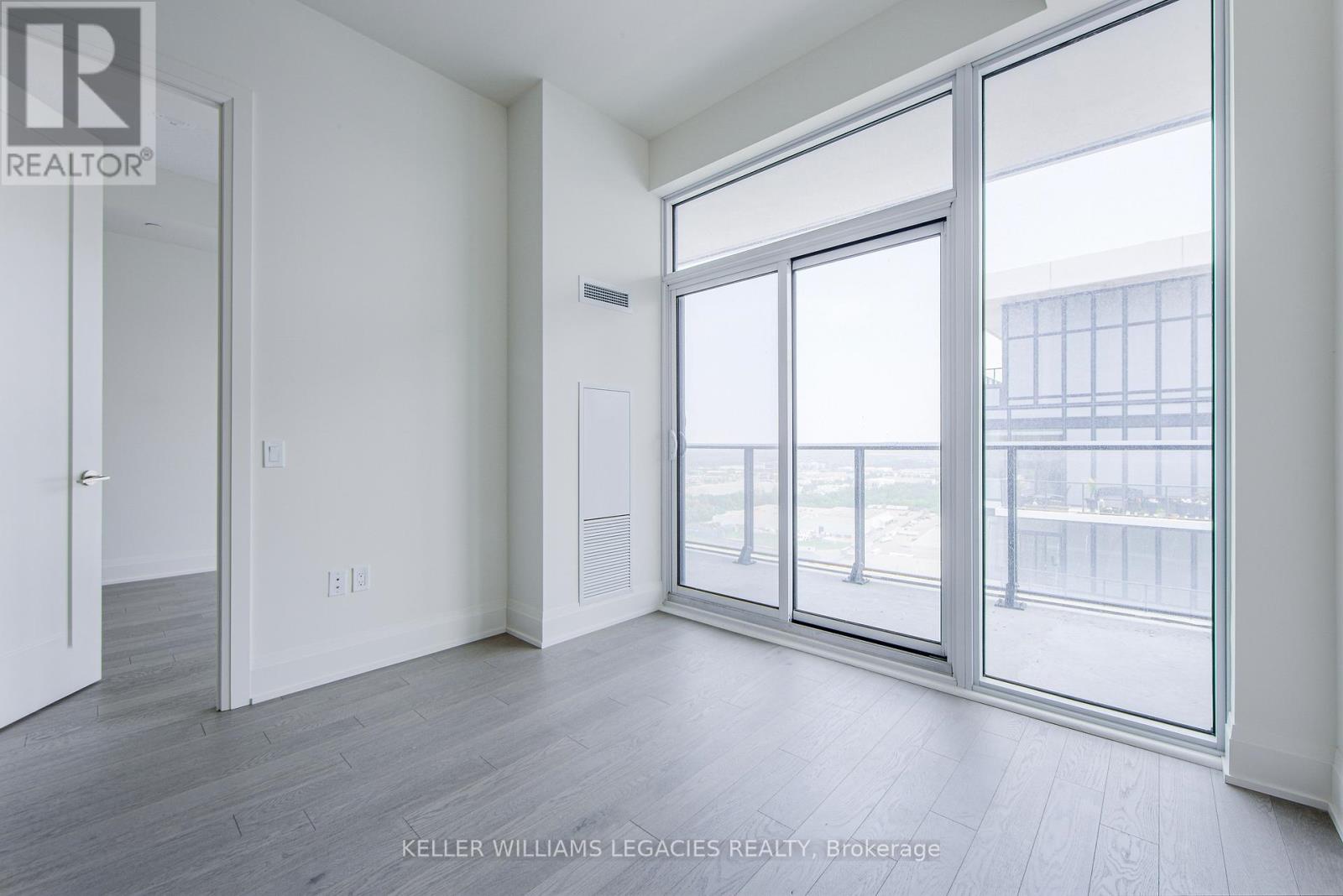 Ph110 - 9000 Jane Street, Vaughan, Ontario  L4K 0M6 - Photo 10 - N12217185