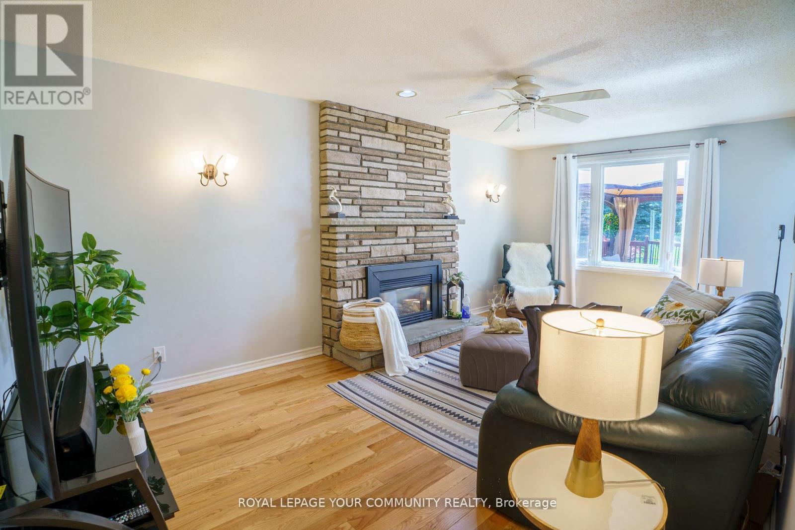 6 Oakmeadow Boulevard, Georgina (Keswick South), Ontario  L4P 3L1 - Photo 9 - N12217187