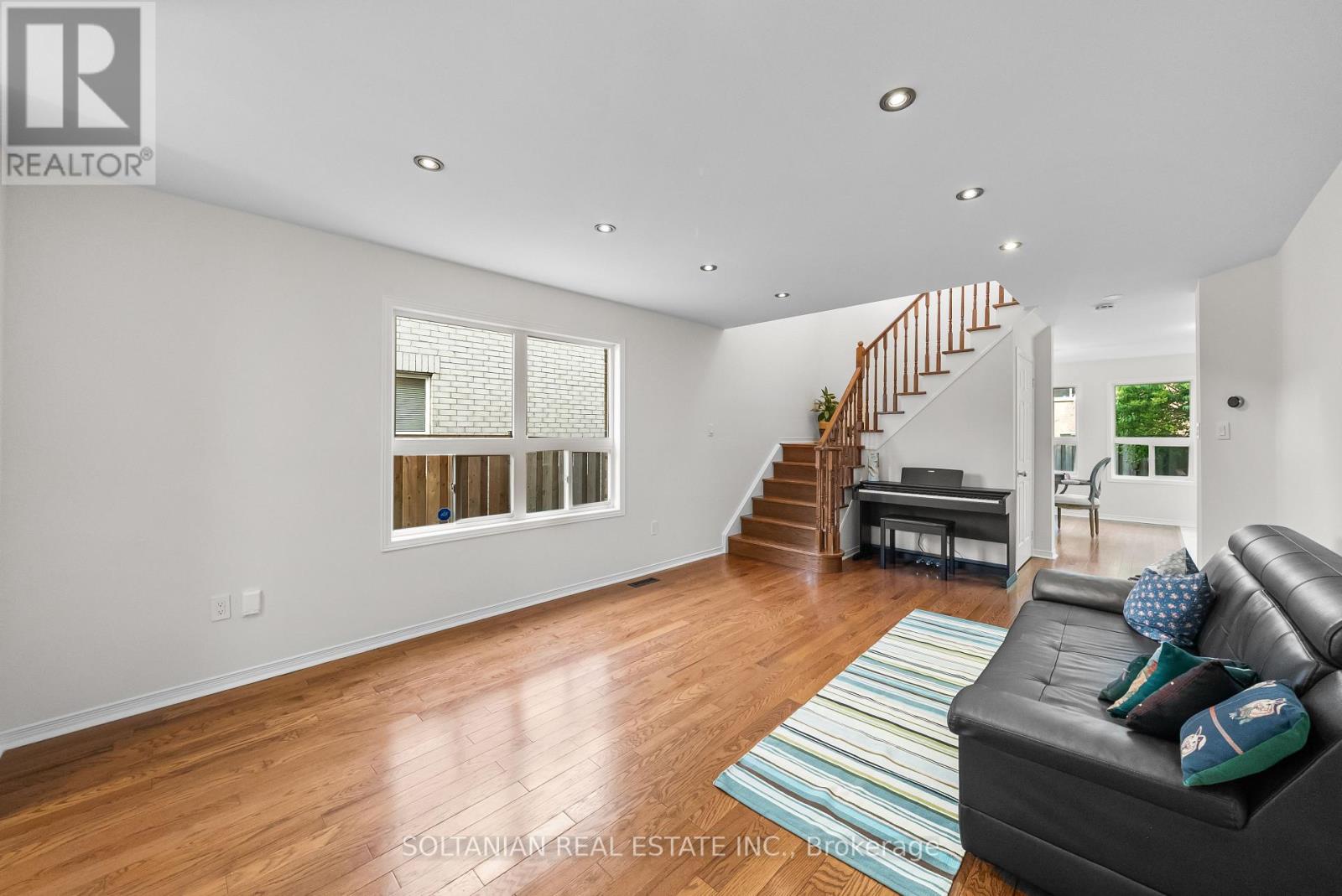 25 Bassett Avenue, Richmond Hill (Langstaff), Ontario  L4B 4J9 - Photo 4 - N12217190