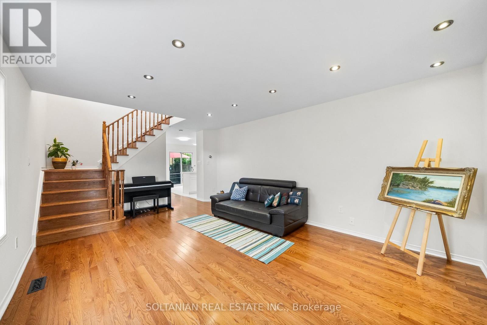 25 Bassett Avenue, Richmond Hill (Langstaff), Ontario  L4B 4J9 - Photo 5 - N12217190