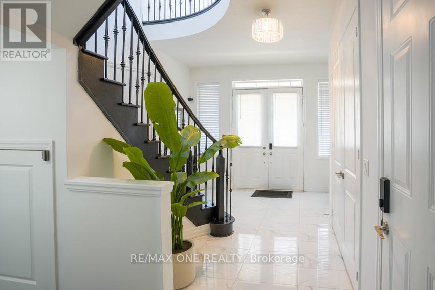 18 Frank Kelly Drive, East Gwillimbury (Holland Landing), Ontario  L9N 0V2 - Photo 4 - N12217325