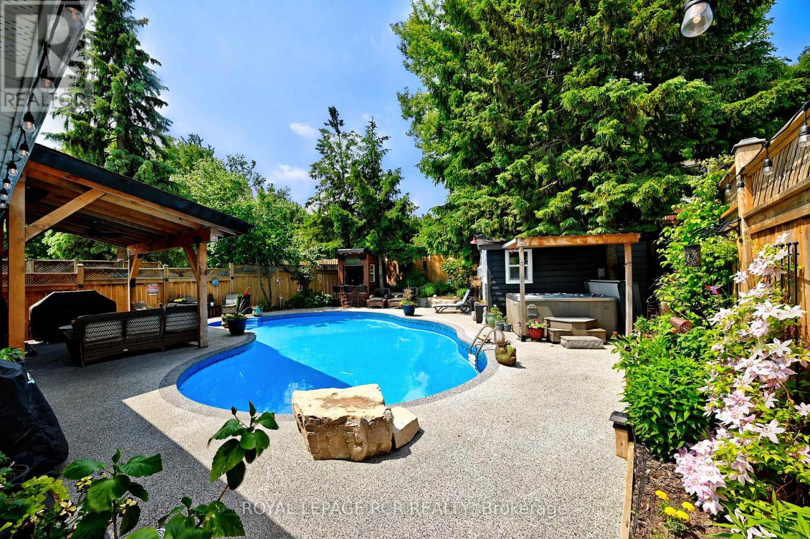 350 Borden Avenue, Newmarket (Central Newmarket), Ontario  L3Y 5B9 - Photo 30 - N12217328
