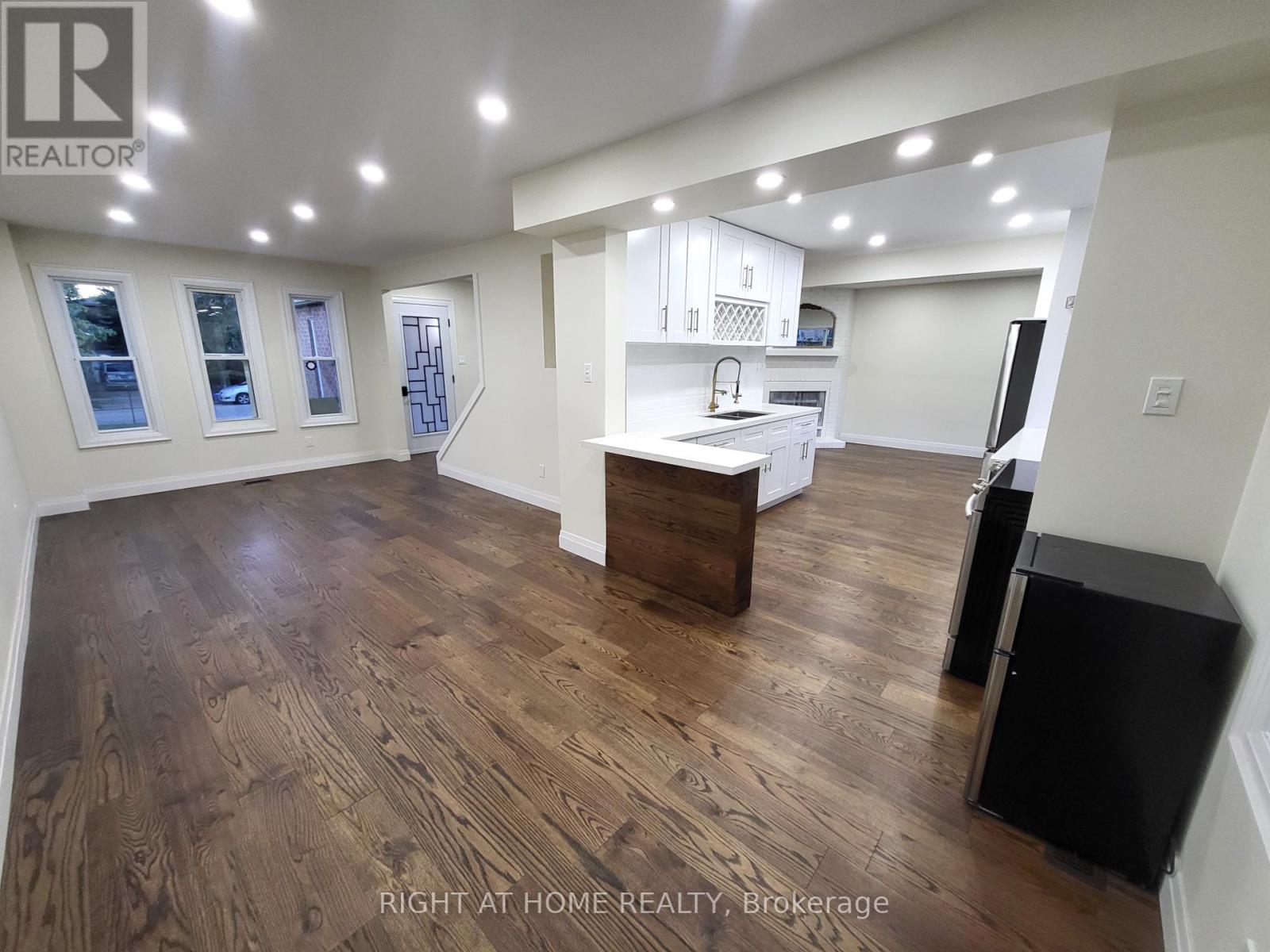 247 Hickling Trail, Barrie (Grove East), Ontario  L4M 5W9 - Photo 12 - S12217189