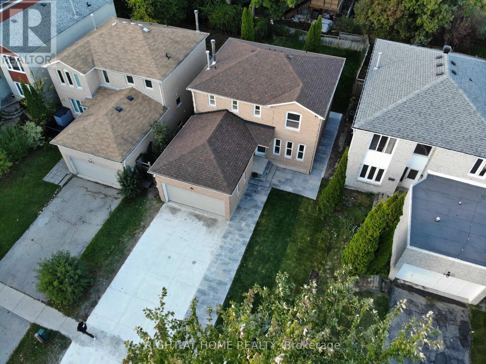 247 Hickling Trail, Barrie (Grove East), Ontario  L4M 5W9 - Photo 2 - S12217189