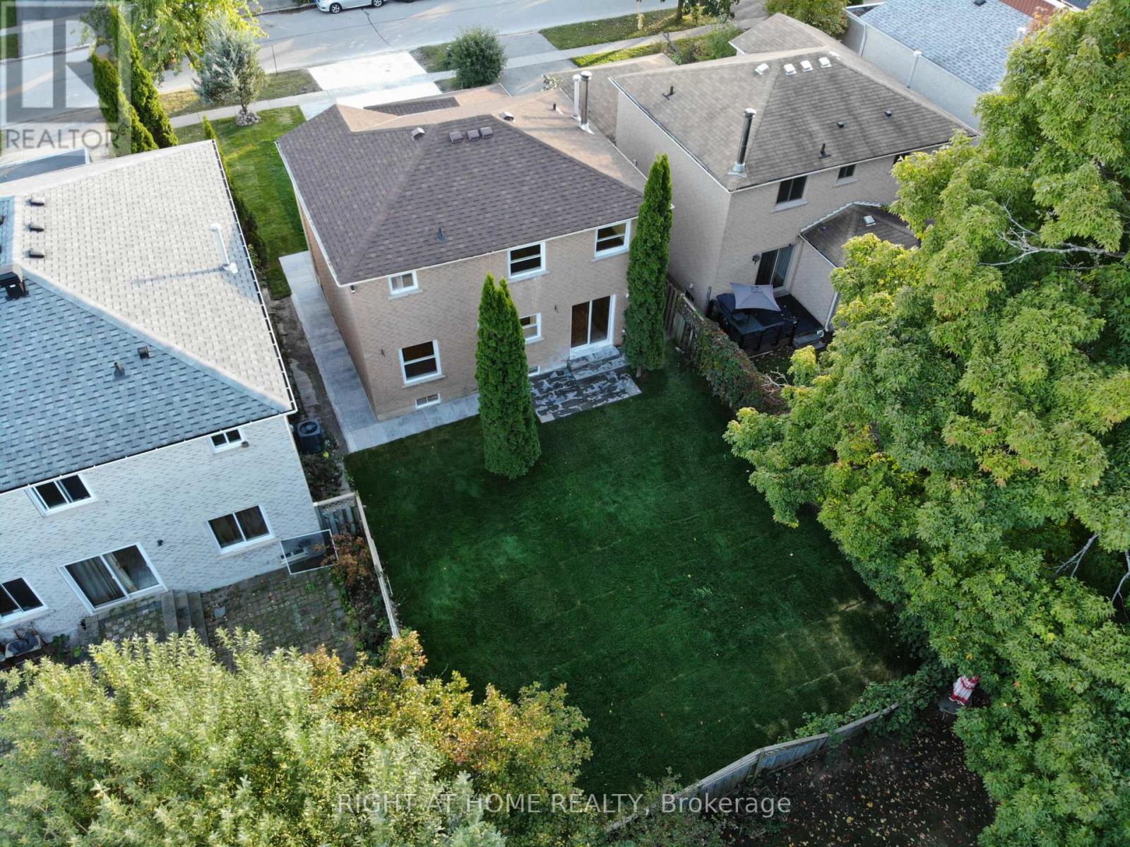247 Hickling Trail, Barrie (Grove East), Ontario  L4M 5W9 - Photo 3 - S12217189