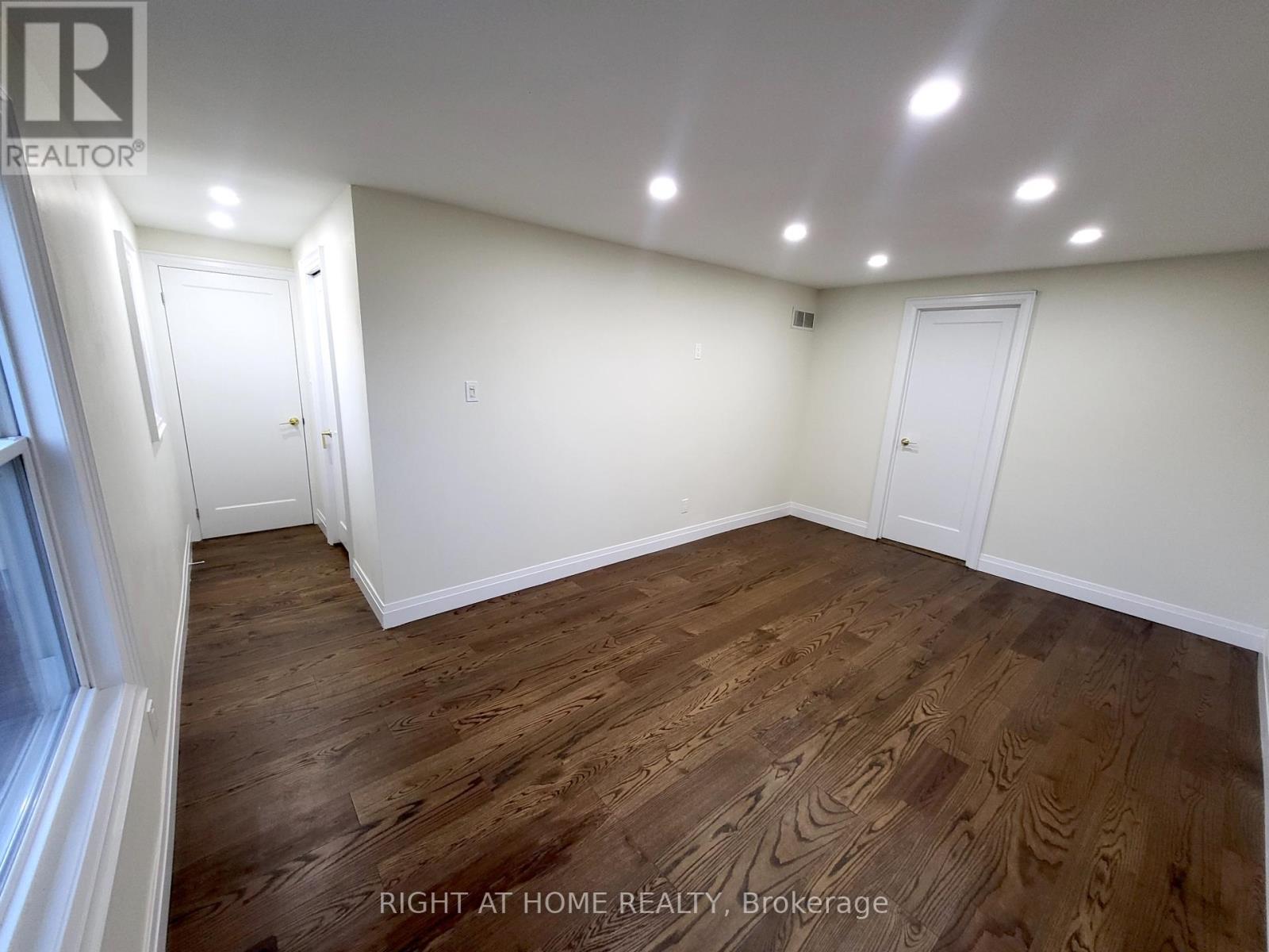 247 Hickling Trail, Barrie (Grove East), Ontario  L4M 5W9 - Photo 4 - S12217189