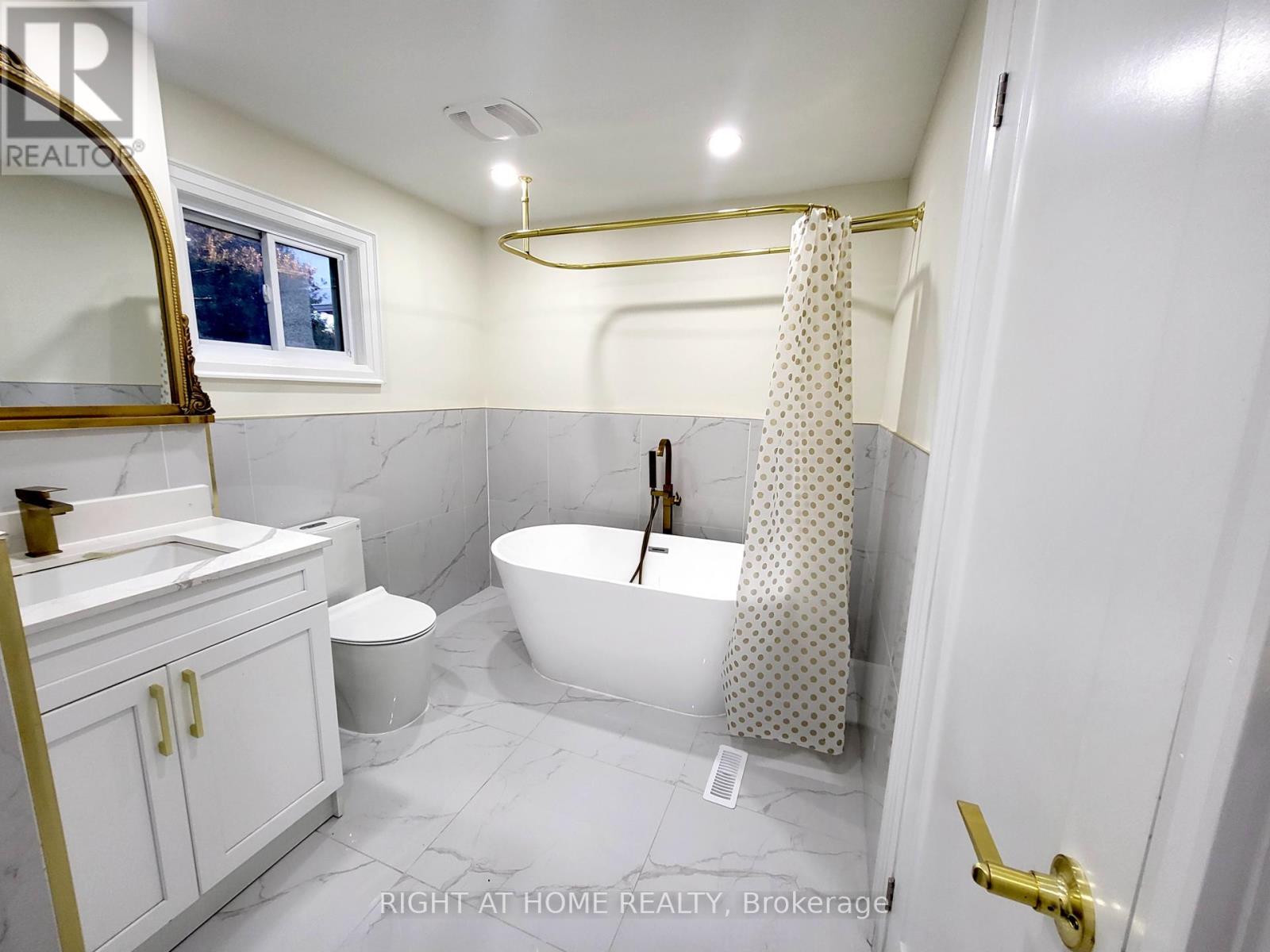 247 Hickling Trail, Barrie (Grove East), Ontario  L4M 5W9 - Photo 7 - S12217189