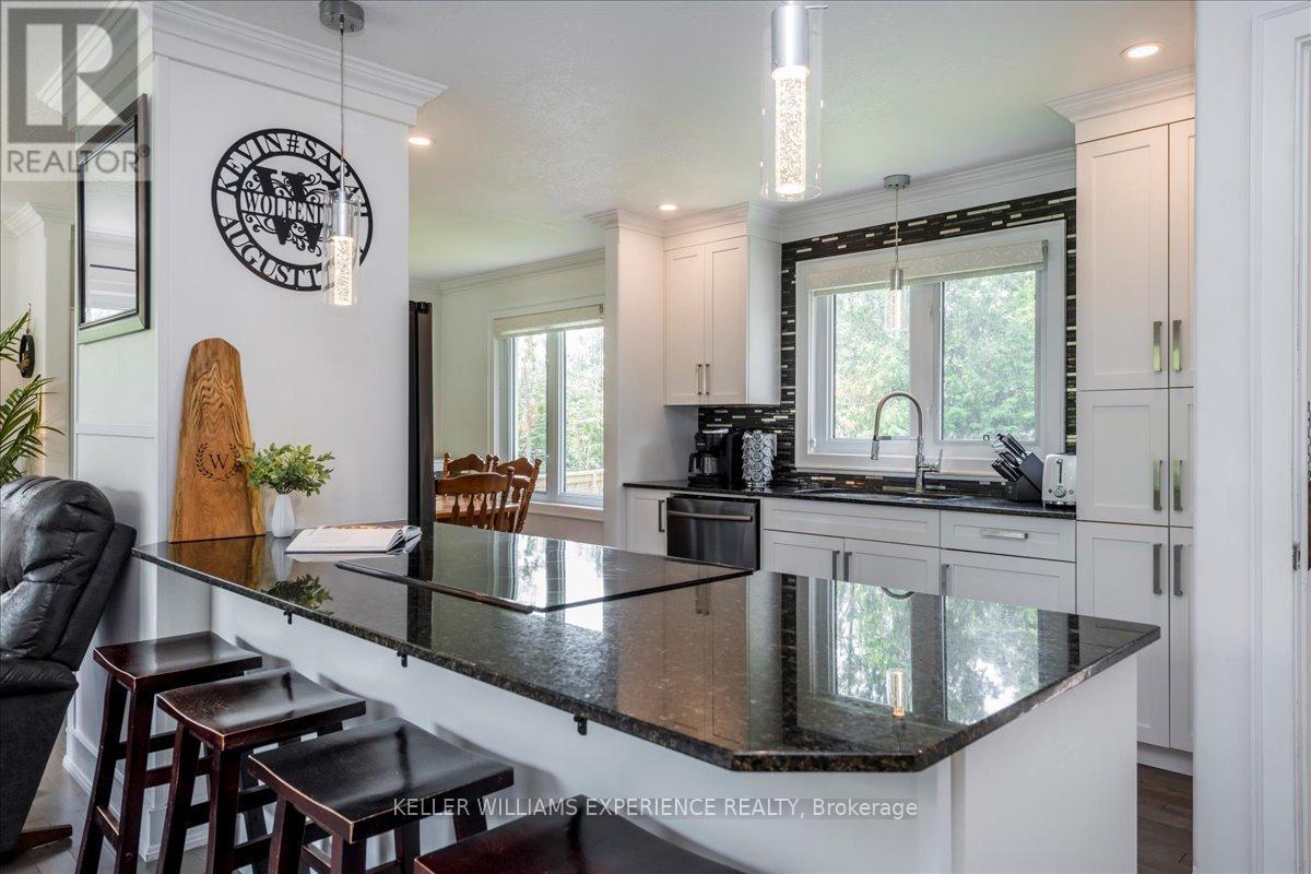 174 Duckworth Street, Barrie (Codrington), Ontario  L4M 3W5 - Photo 4 - S12217206