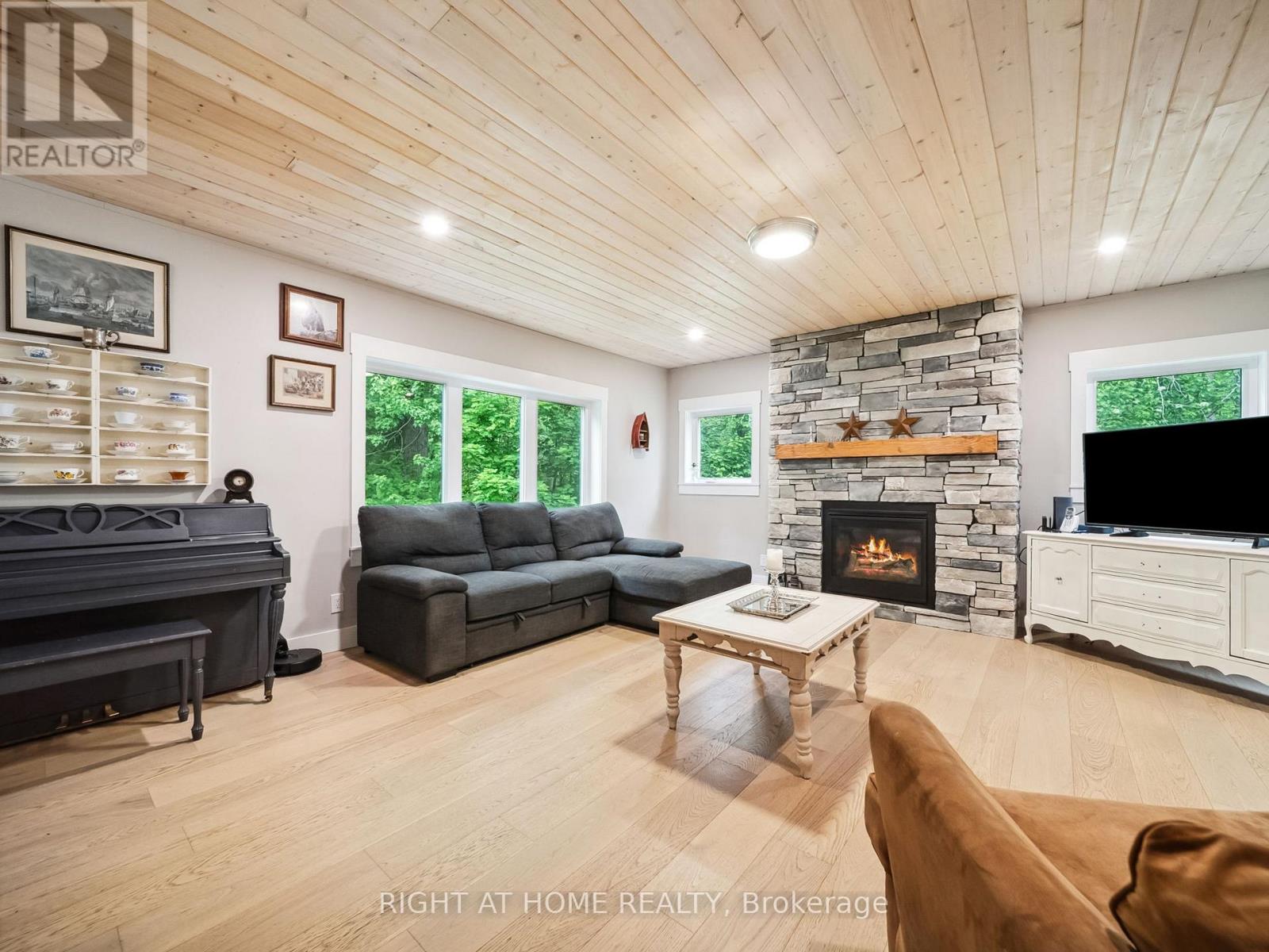 4098 Cambrian Road, Severn, Ontario  L0K 2B0 - Photo 10 - S12217243