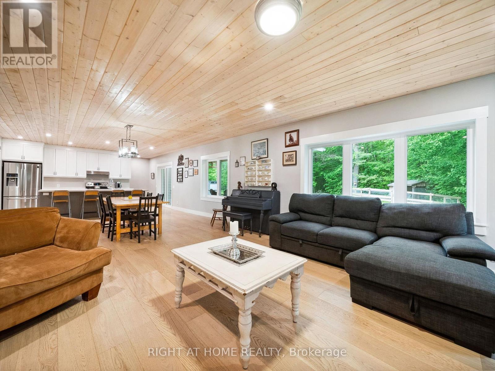 4098 Cambrian Road, Severn, Ontario  L0K 2B0 - Photo 11 - S12217243