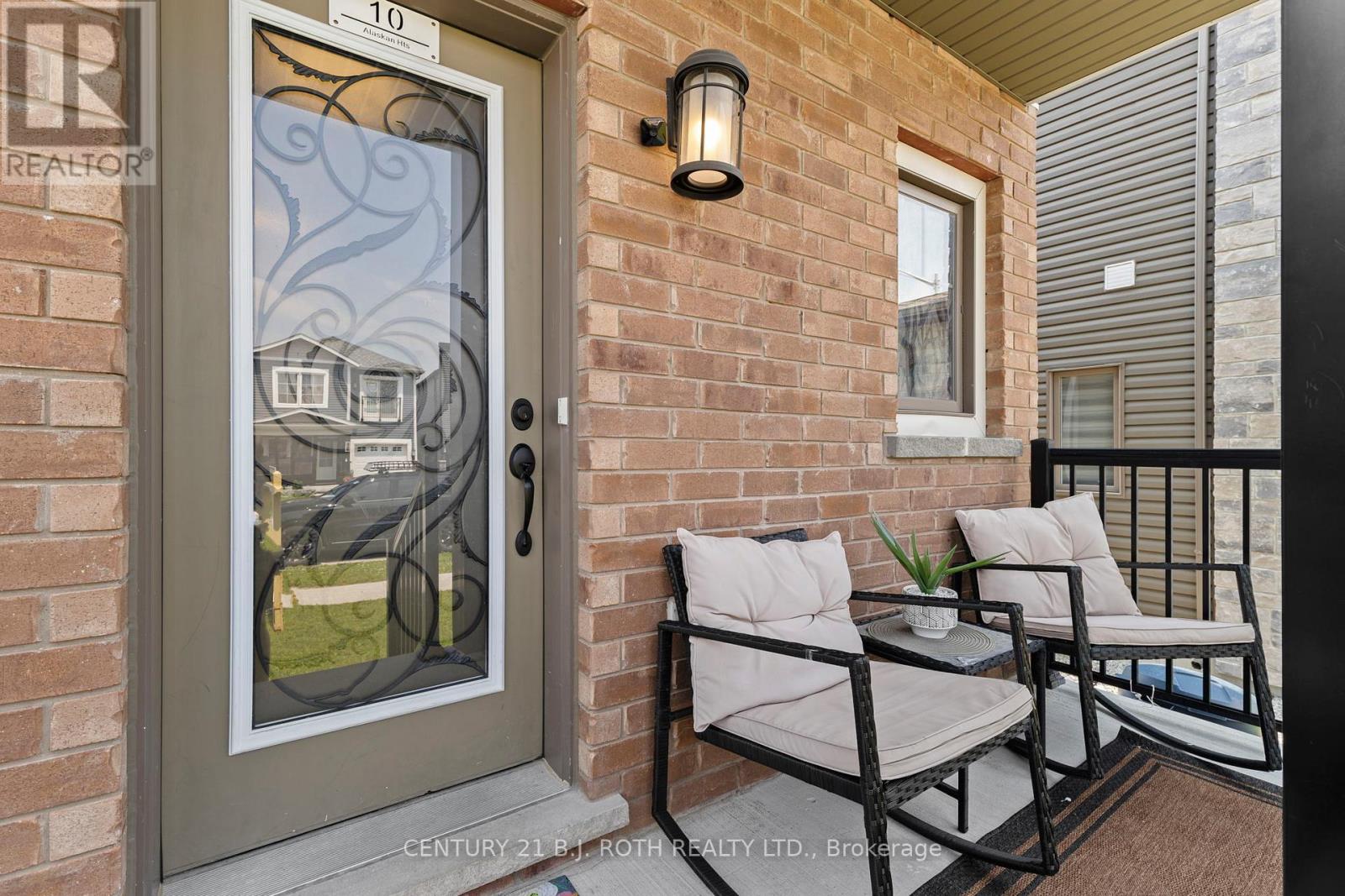 10 Alaskan Heights, Barrie (Holly), Ontario  L9J 0H9 - Photo 2 - S12217255