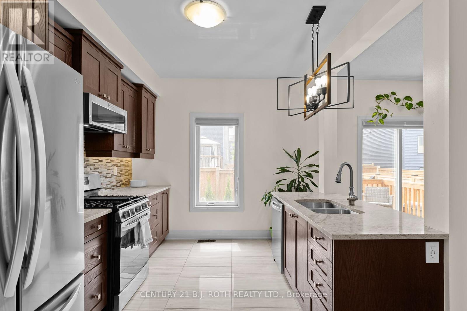 10 Alaskan Heights, Barrie (Holly), Ontario  L9J 0H9 - Photo 9 - S12217255