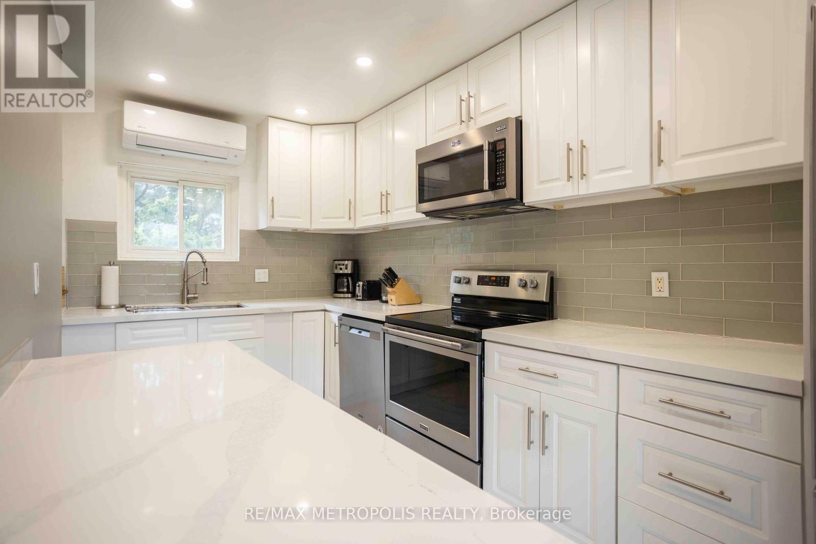 56 Georgian Manor Drive, Collingwood, Ontario  L9Y 3Z1 - Photo 16 - S12217322