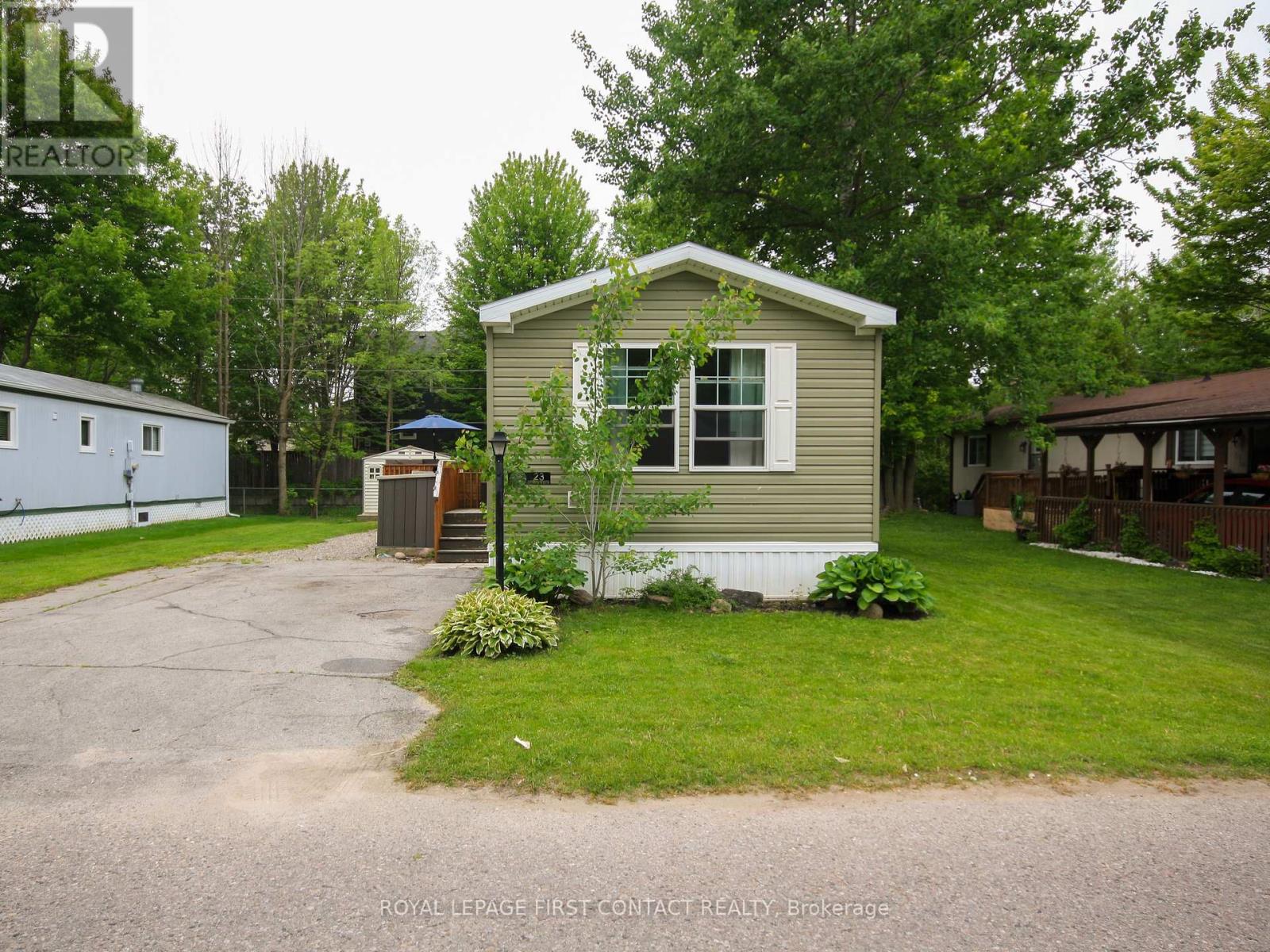 23 Georgian Glen Drive, Wasaga Beach, Ontario  L9Z 1K8 - Photo 2 - S12217335