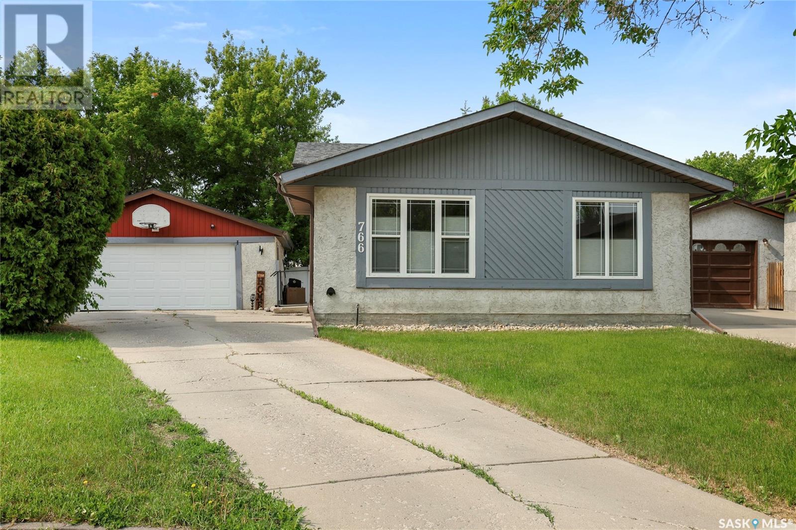 766 Bard CRESCENT, Regina, Saskatchewan