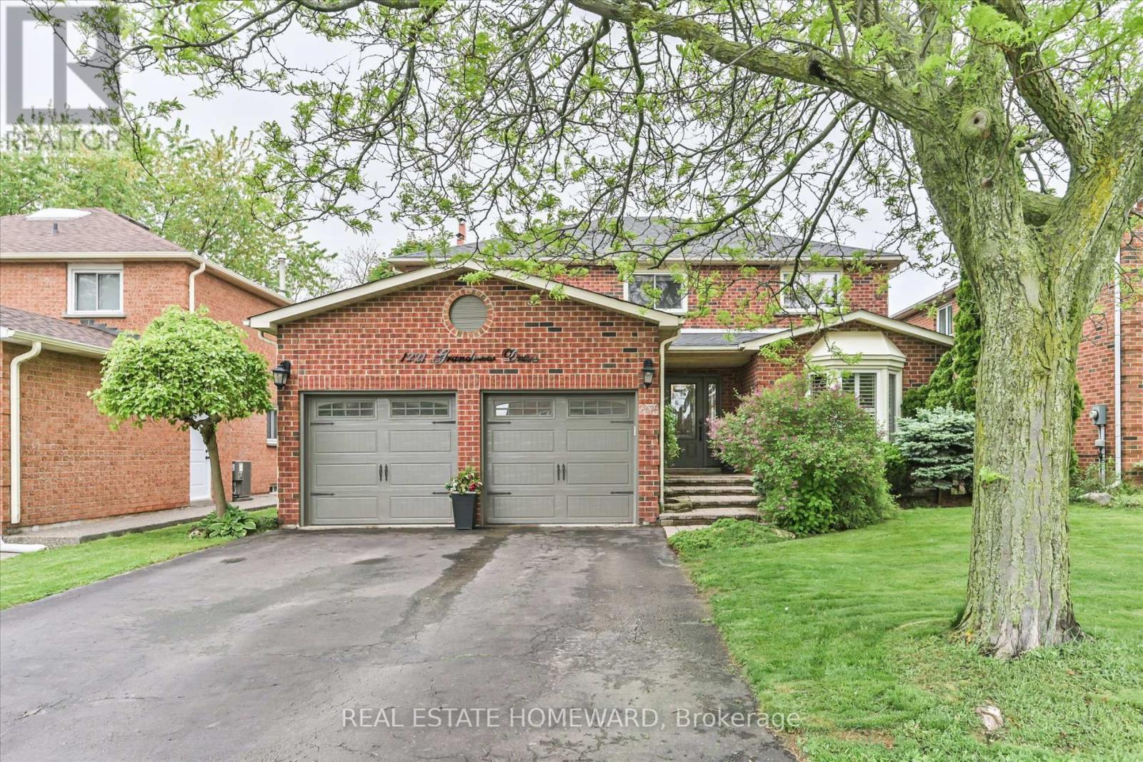 1221 Grandview Drive, Oakville (Wc Wedgewood Creek), Ontario  L6H 4Z2 - Photo 2 - W12217181