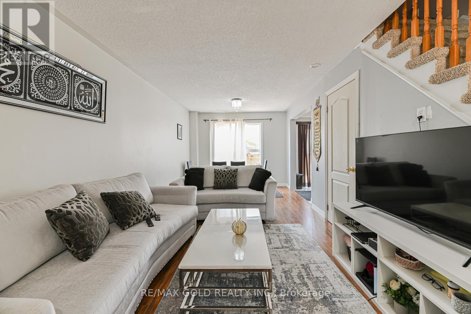 14 Topiary Lane, Brampton (Fletcher's Meadow), Ontario  L7A 2K6 - Photo 5 - W12217200