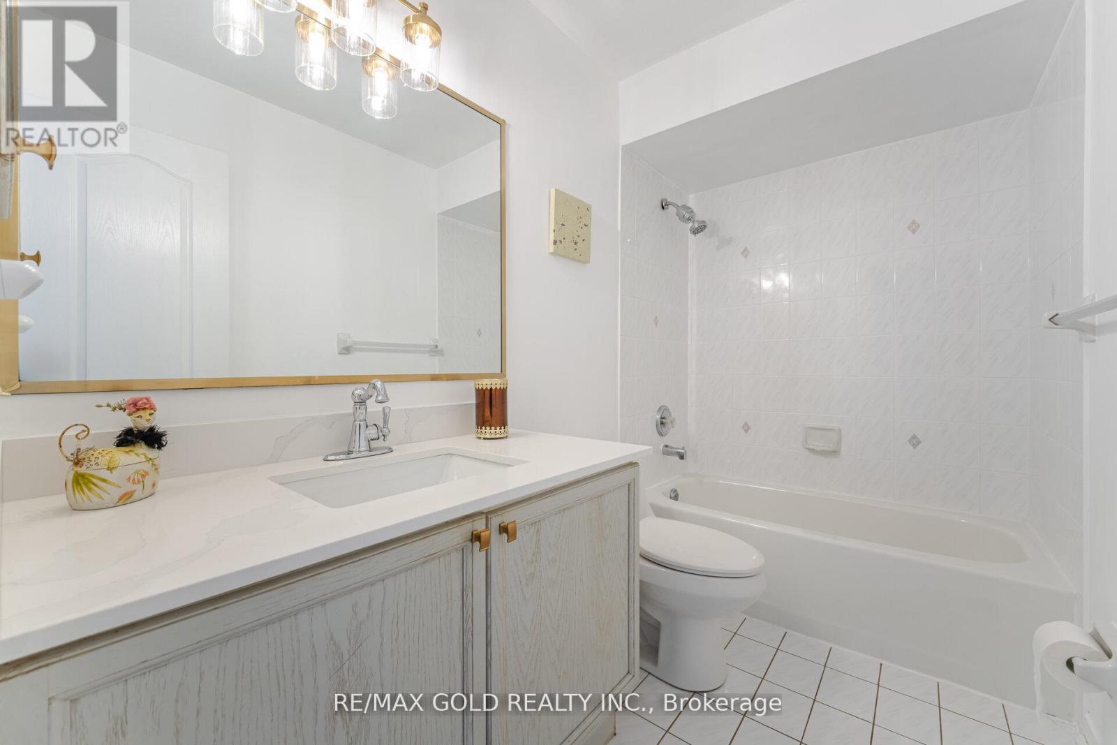 6050 Castlegrove Court, Mississauga (Lisgar), Ontario  L5N 7A7 - Photo 24 - W12217204