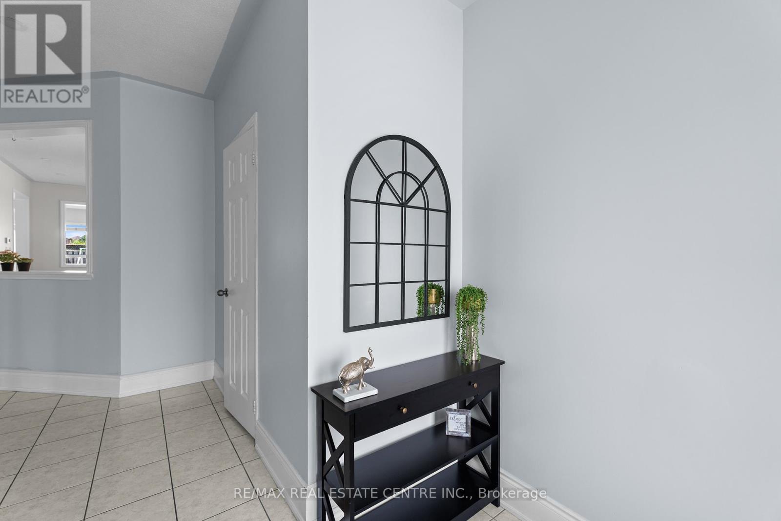 42 Zia Dodda Crescent, Brampton, Ontario  L6P 1J6 - Photo 4 - W12217209