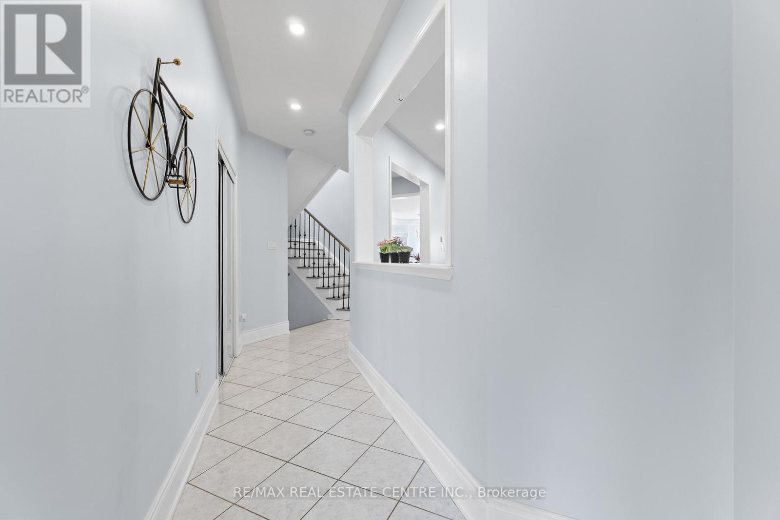 42 Zia Dodda Crescent, Brampton, Ontario  L6P 1J6 - Photo 5 - W12217209