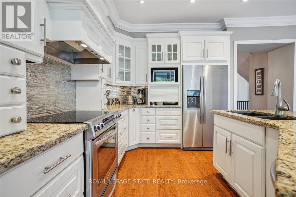 2328 Woodfield Road, Oakville (Ro River Oaks), Ontario  L6H 6Y6 - Photo 19 - W12217249